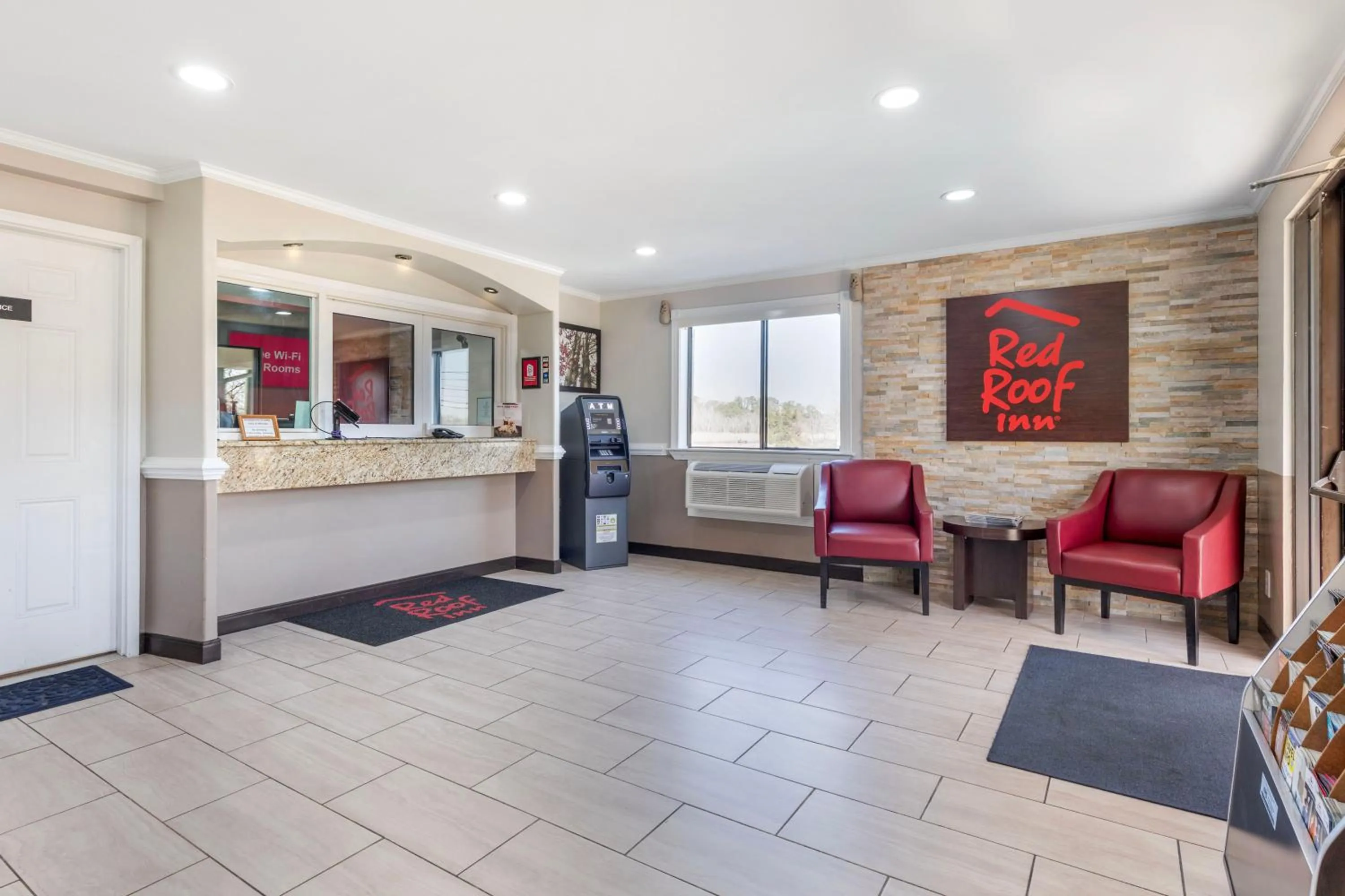 Lobby or reception in Red Roof Inn Suffolk