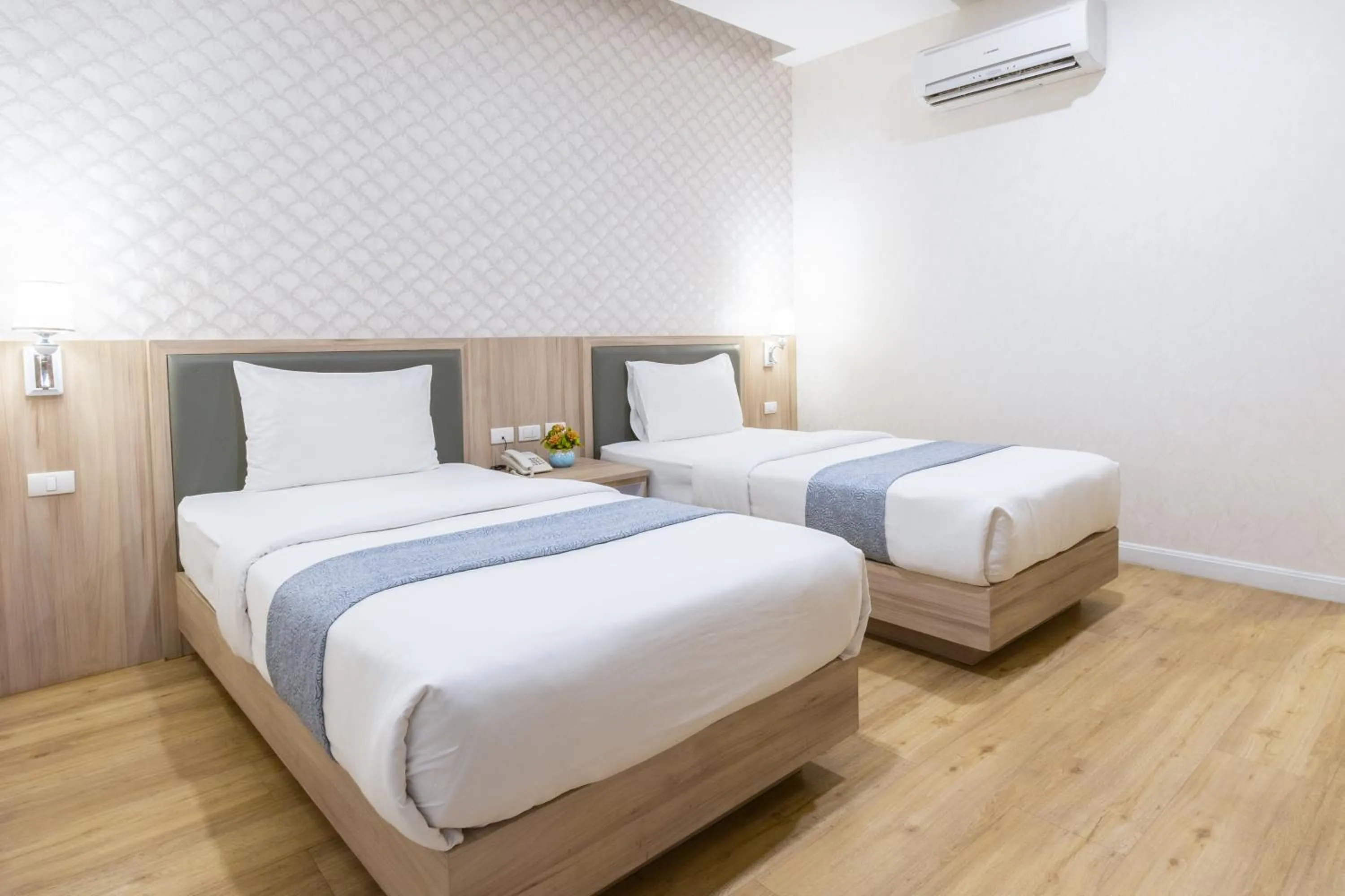 Bedroom, Bed in Leela Orchid Hotel