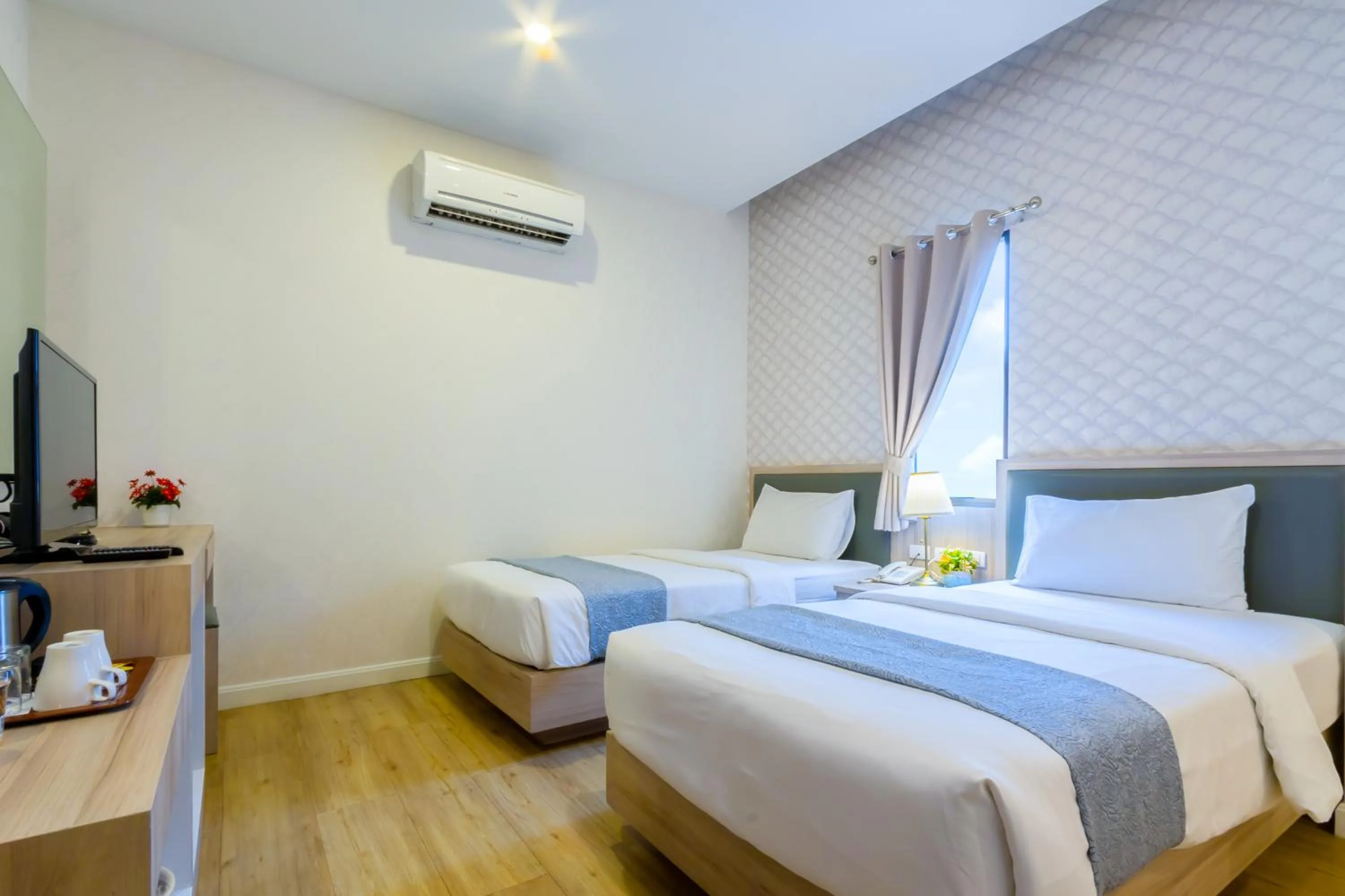 Bedroom, Bed in Leela Orchid Hotel