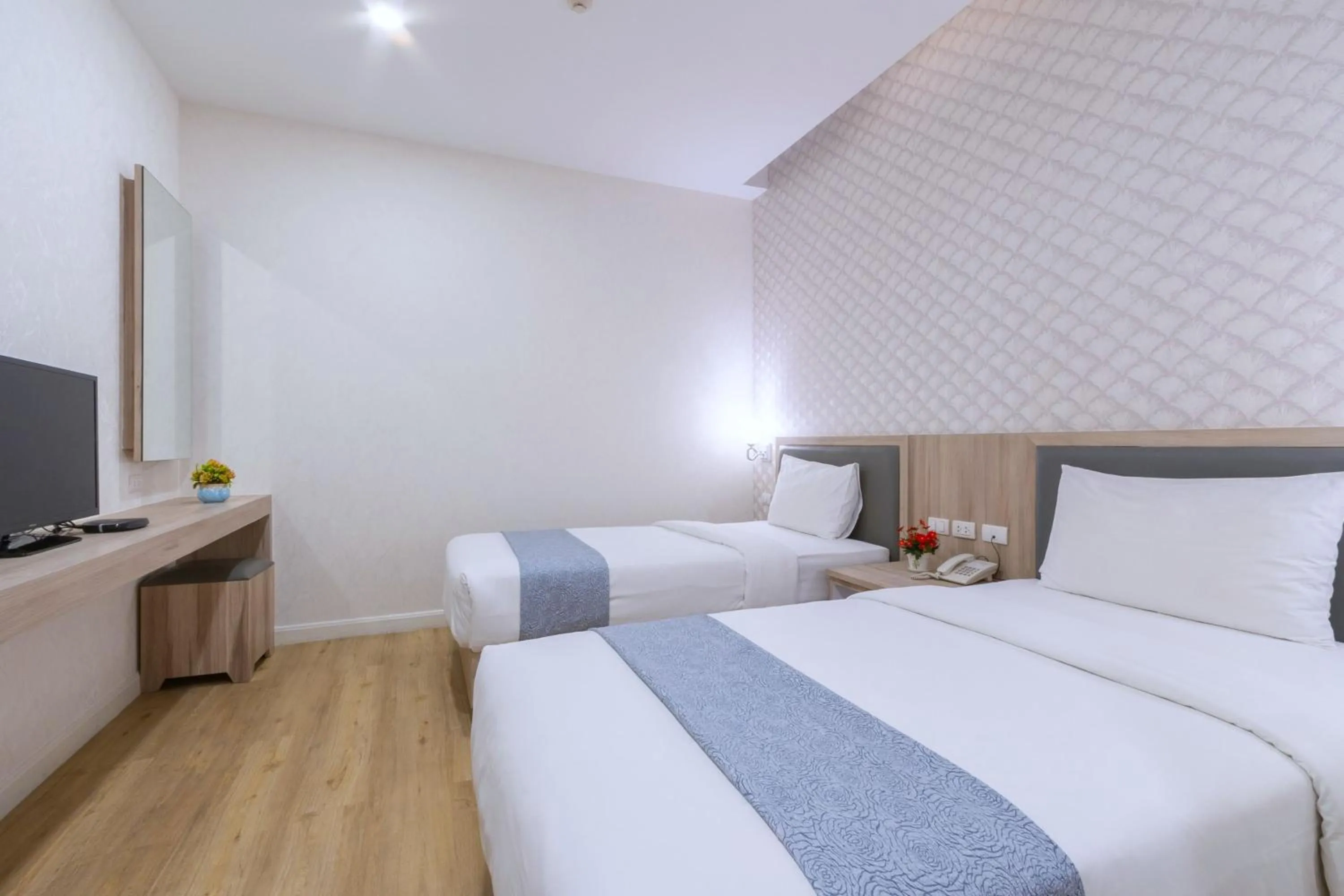 Bedroom, Bed in Leela Orchid Hotel