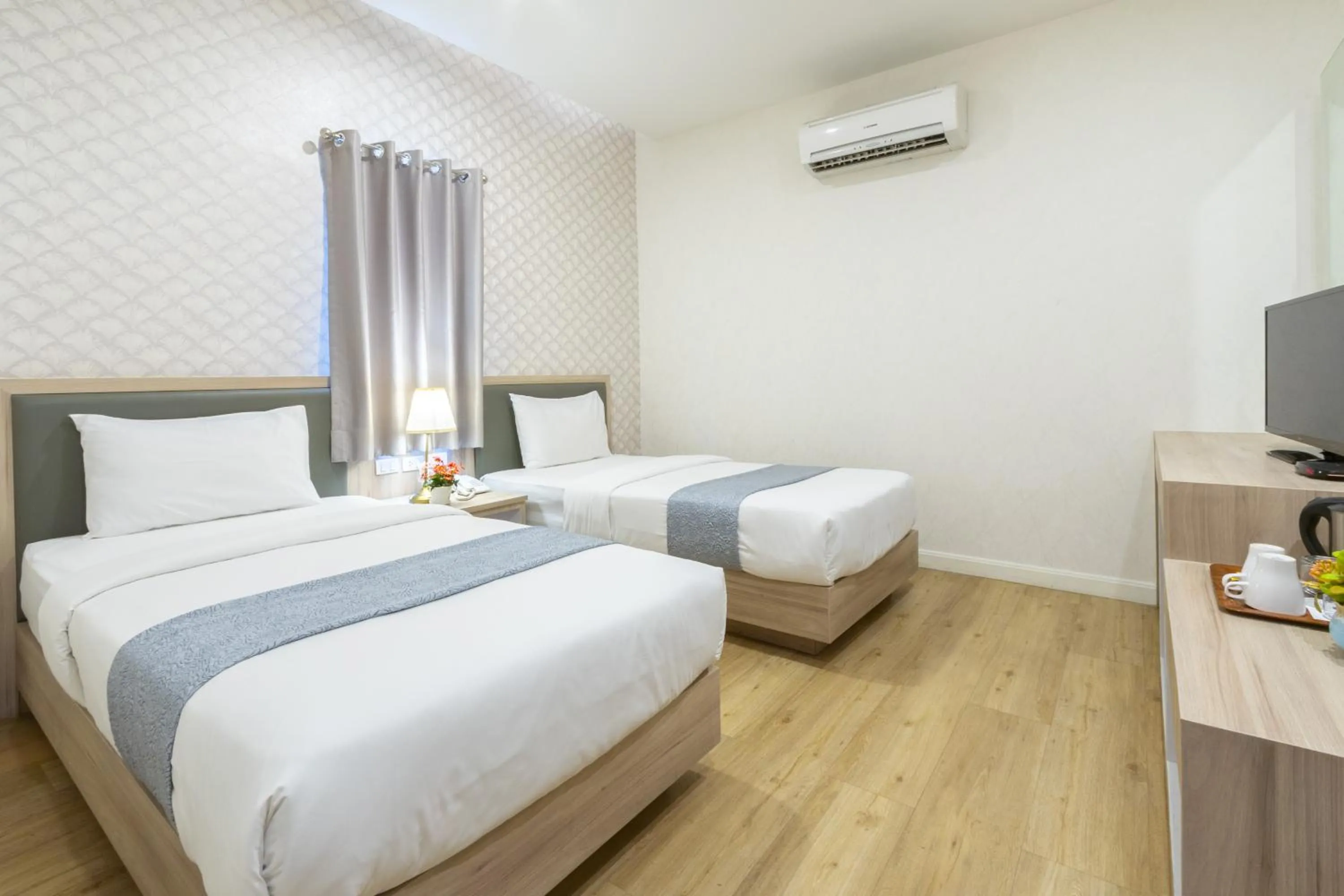 Bedroom, Bed in Leela Orchid Hotel