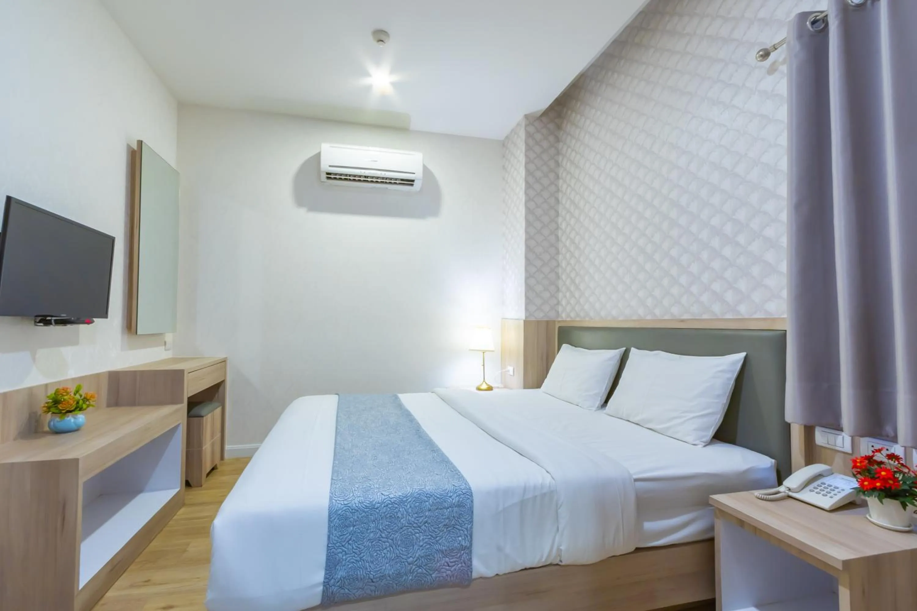 Bedroom, Bed in Leela Orchid Hotel