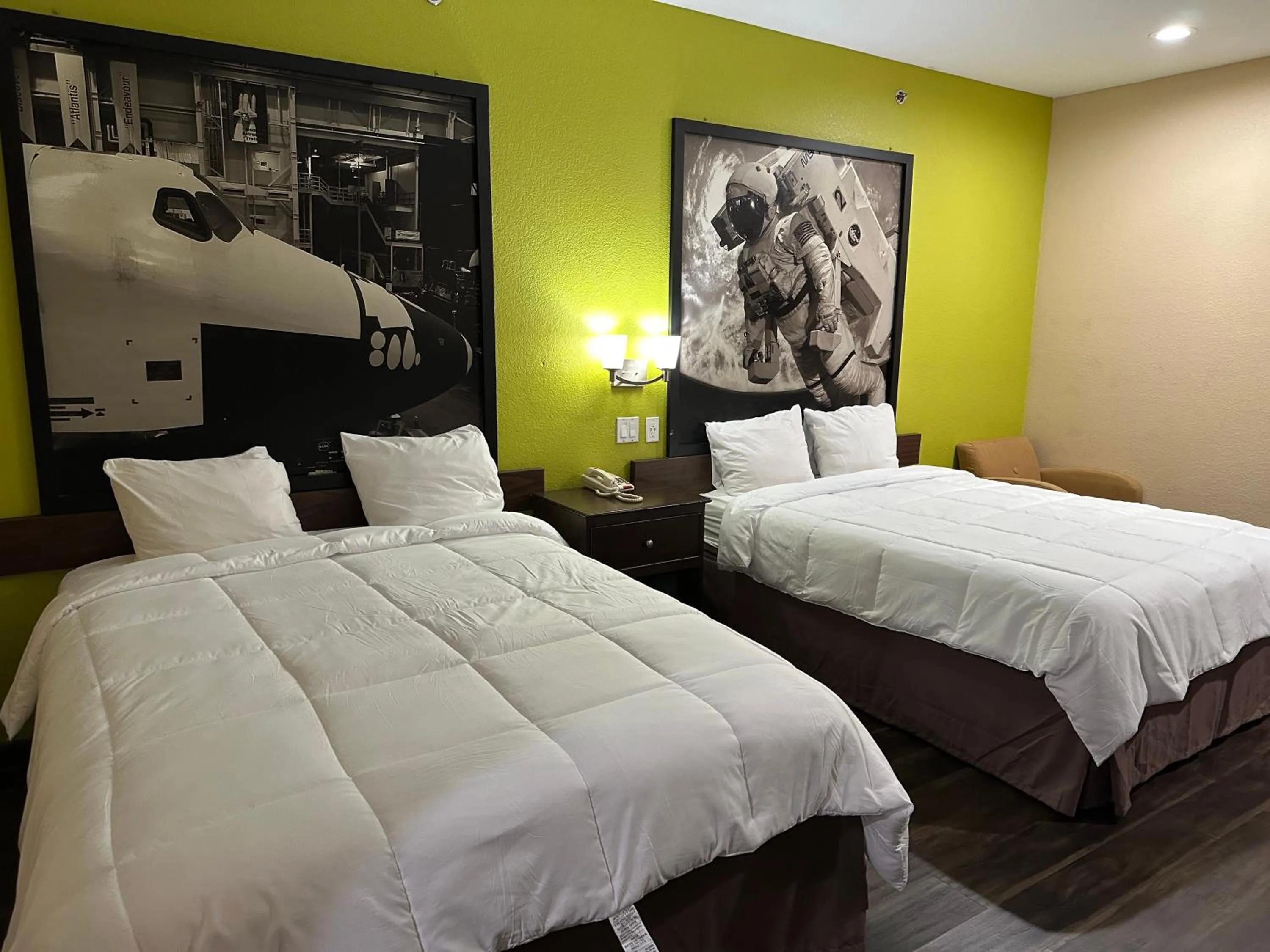 Bed in Super 8 by Wyndham Intercontinental Houston TX