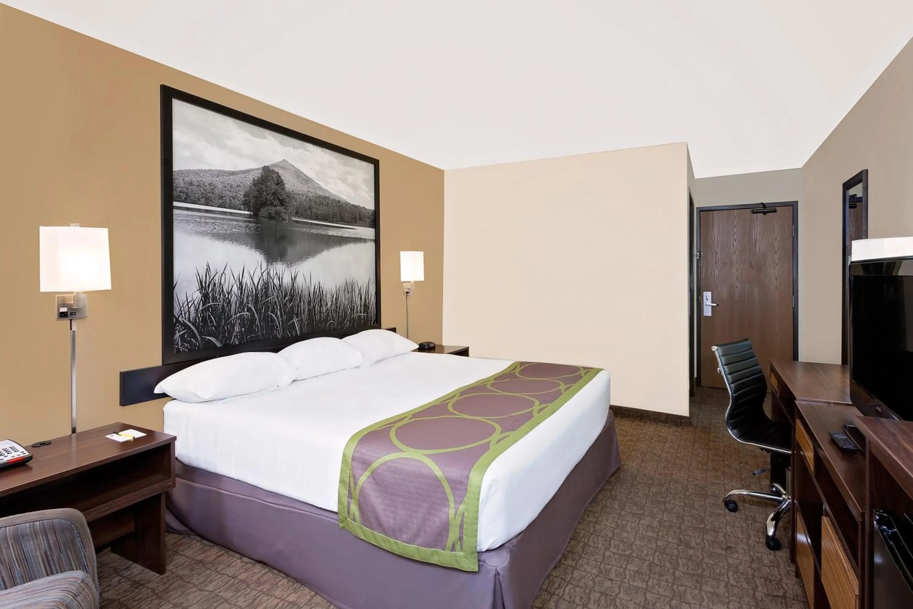 Bed in Super 8 by Wyndham Lebanon