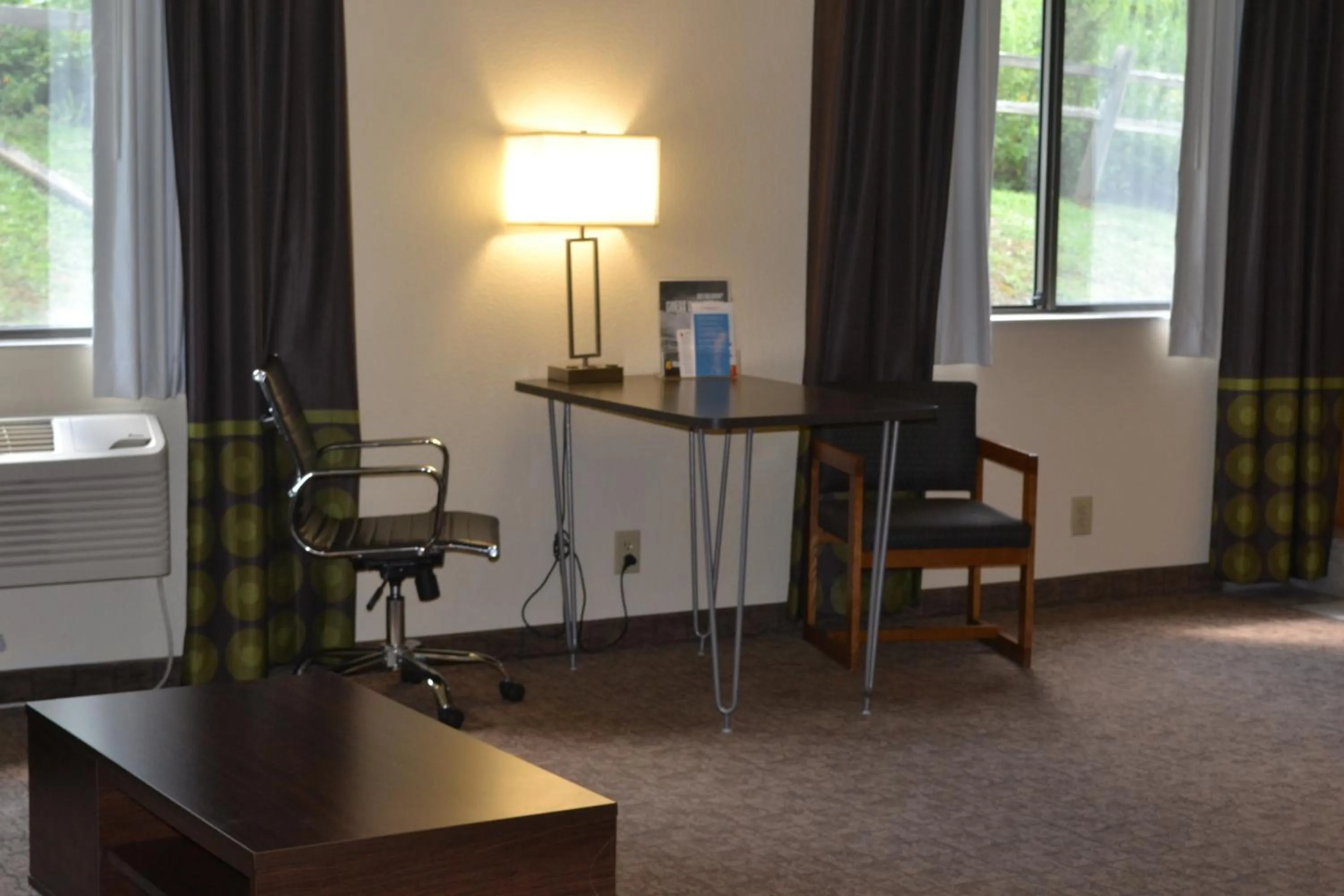 Super 8 by Wyndham Lebanon