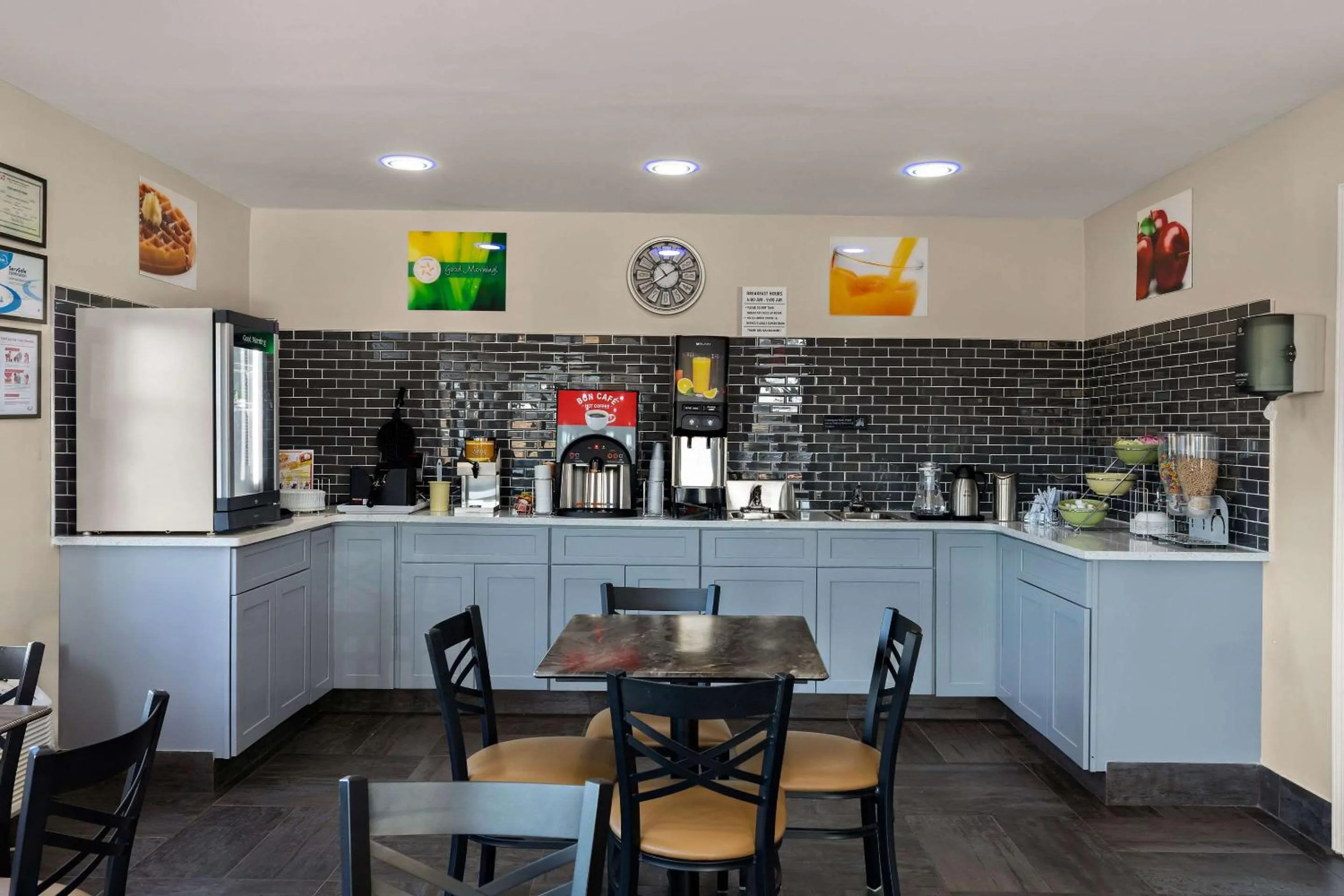 Breakfast in Quality Inn Monroe