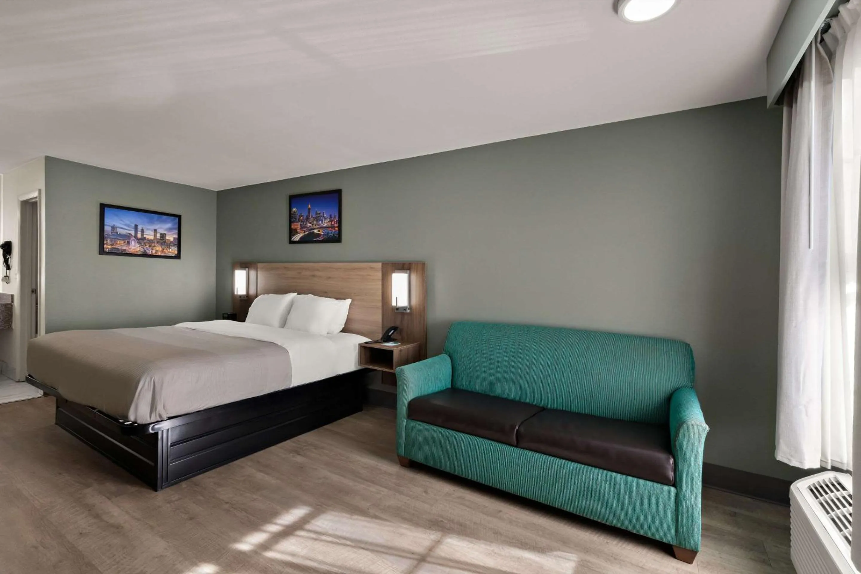 Bedroom, Bed in Quality Inn Monroe