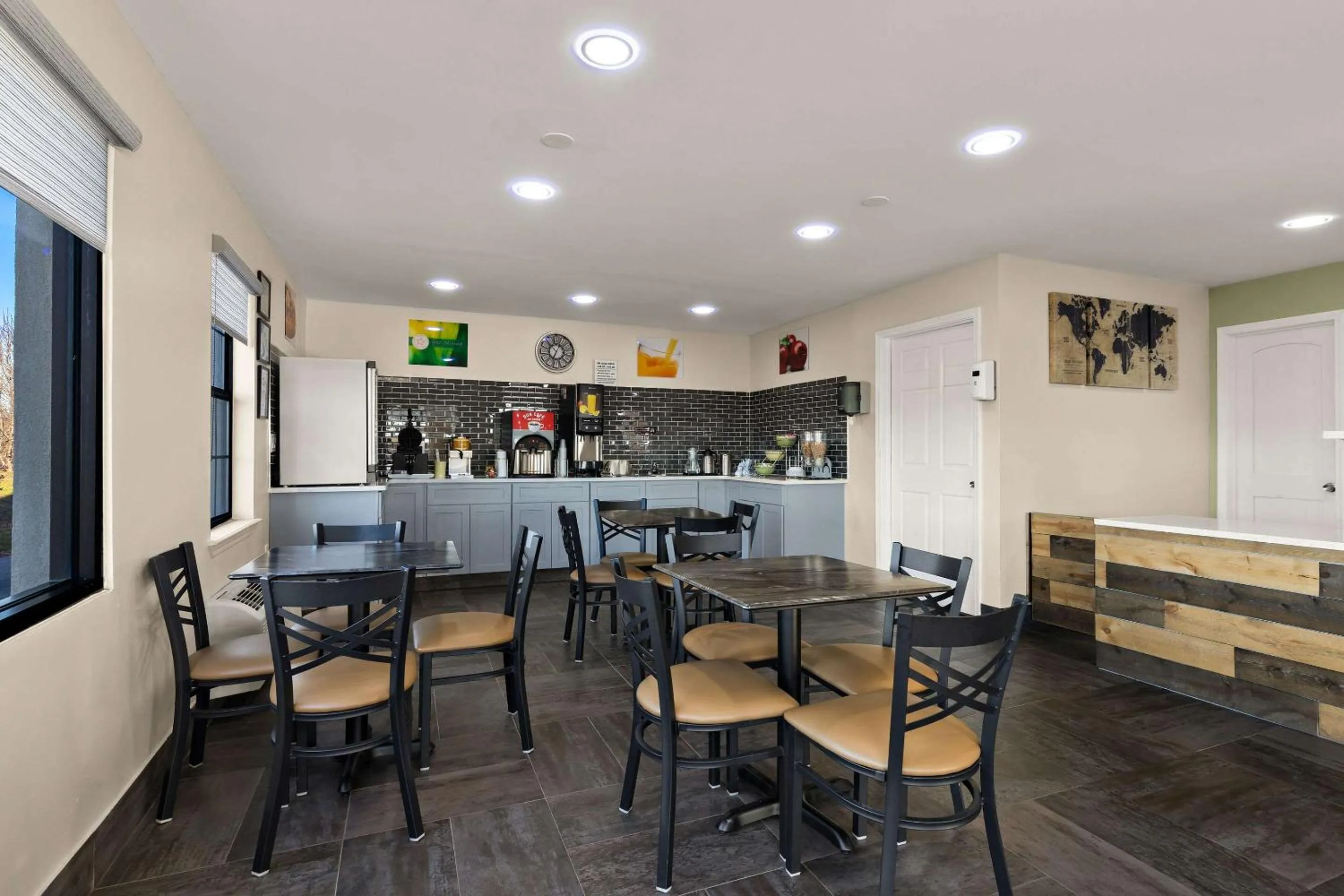 Breakfast in Quality Inn Monroe