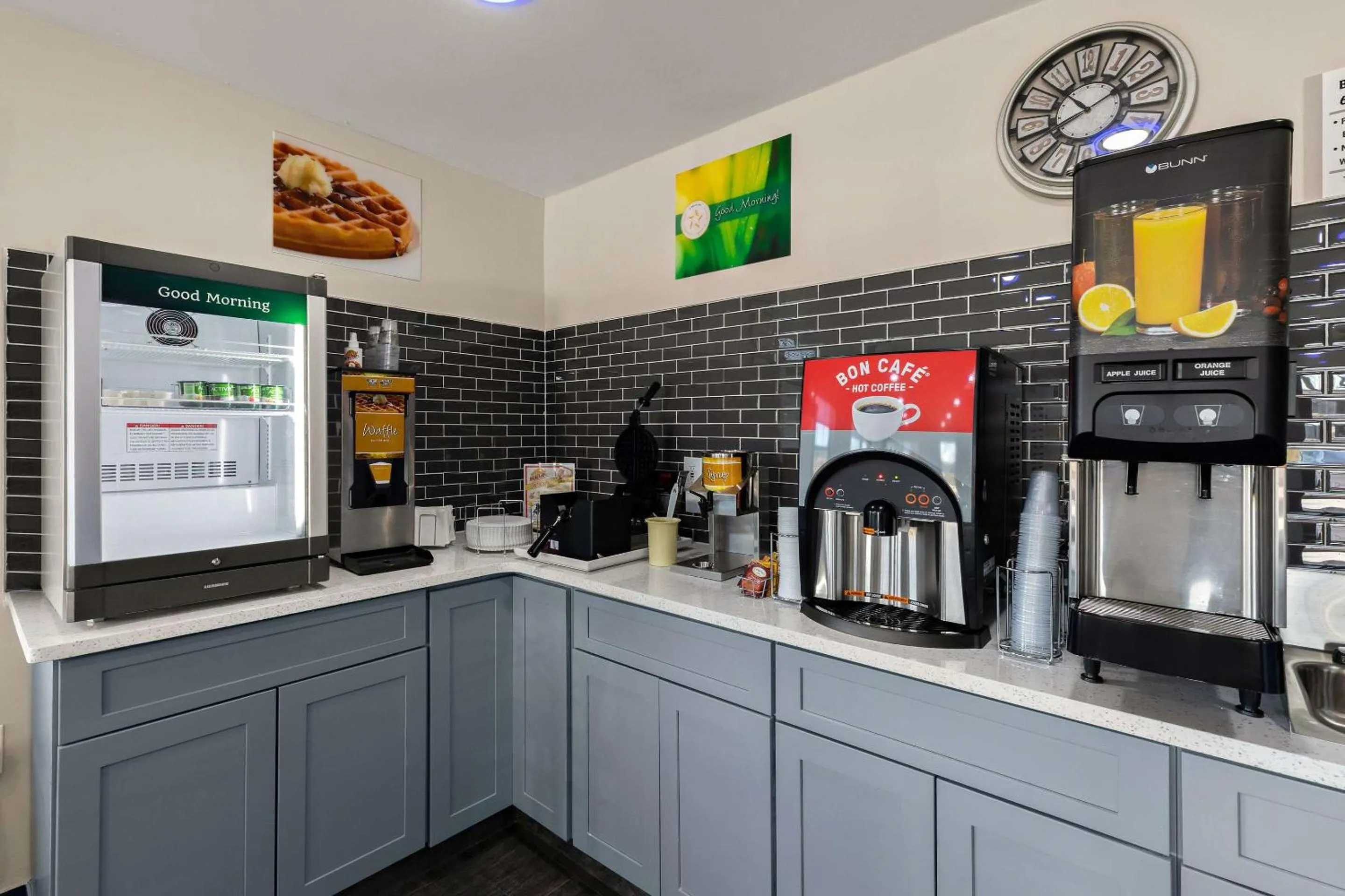 Breakfast in Quality Inn Monroe