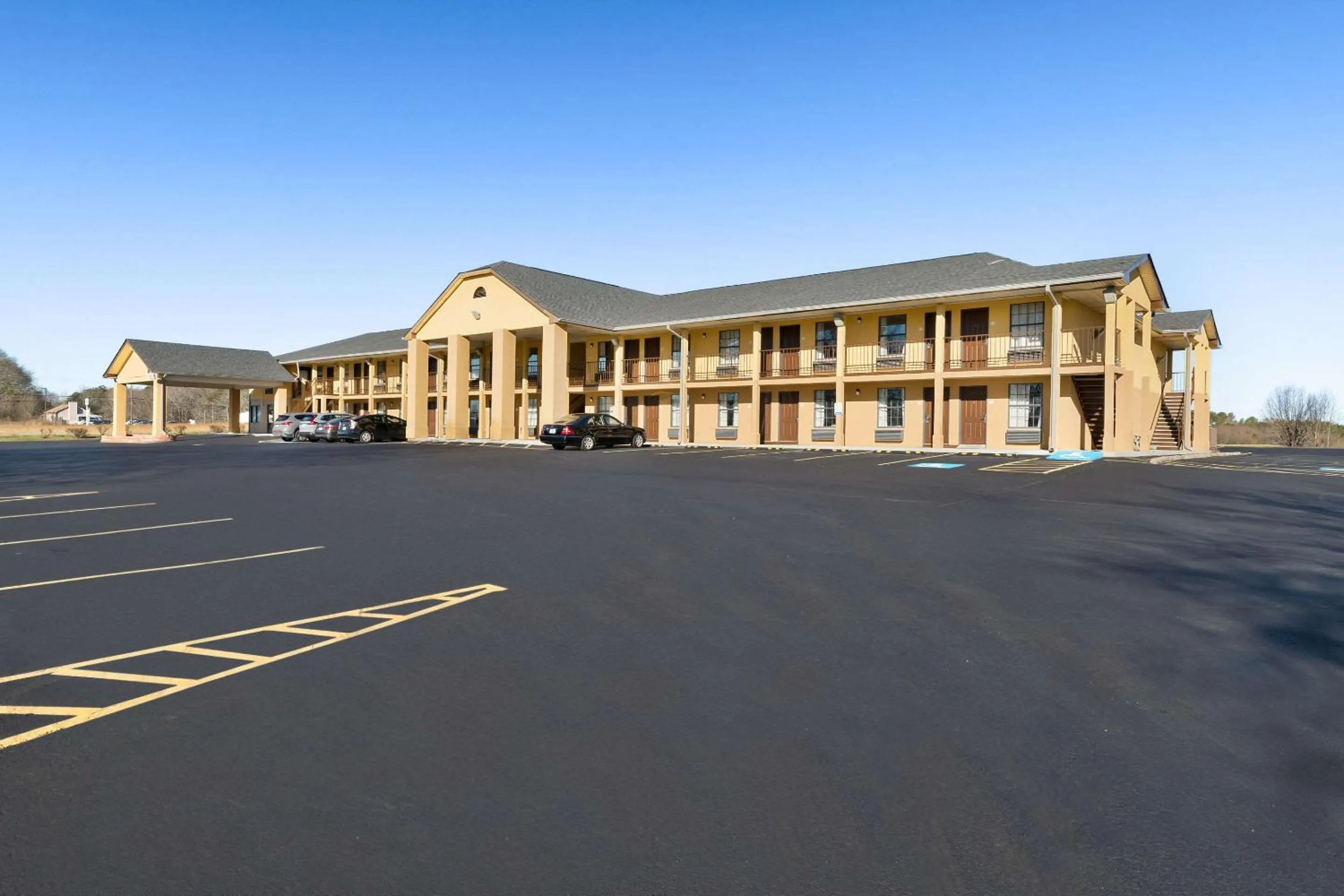 Property building in Quality Inn Monroe