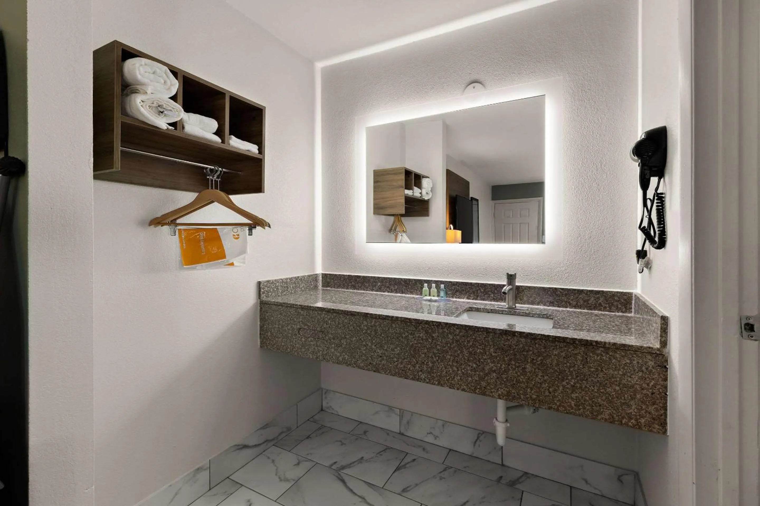 Bedroom in Quality Inn Monroe