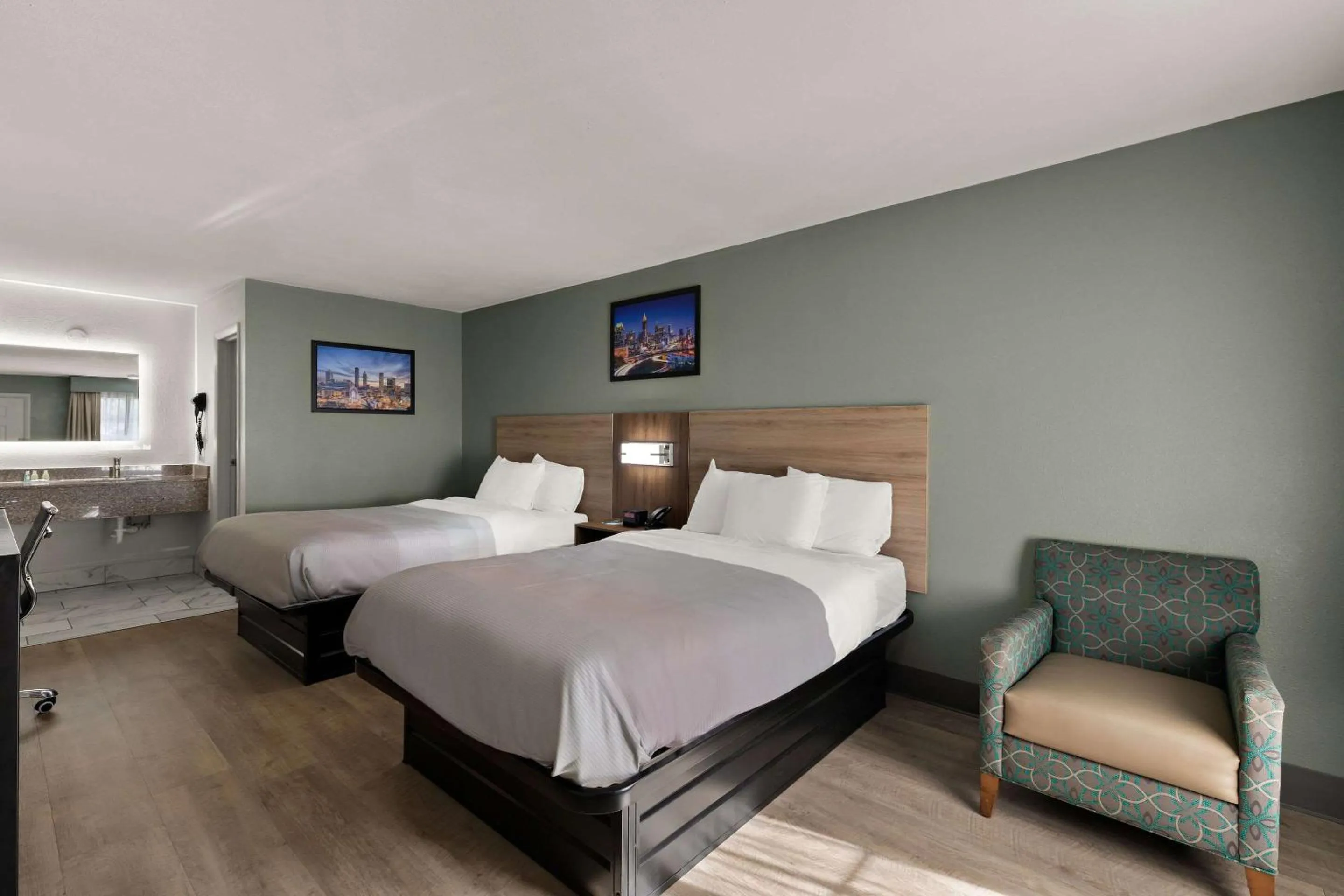 Bedroom, Bed in Quality Inn Monroe