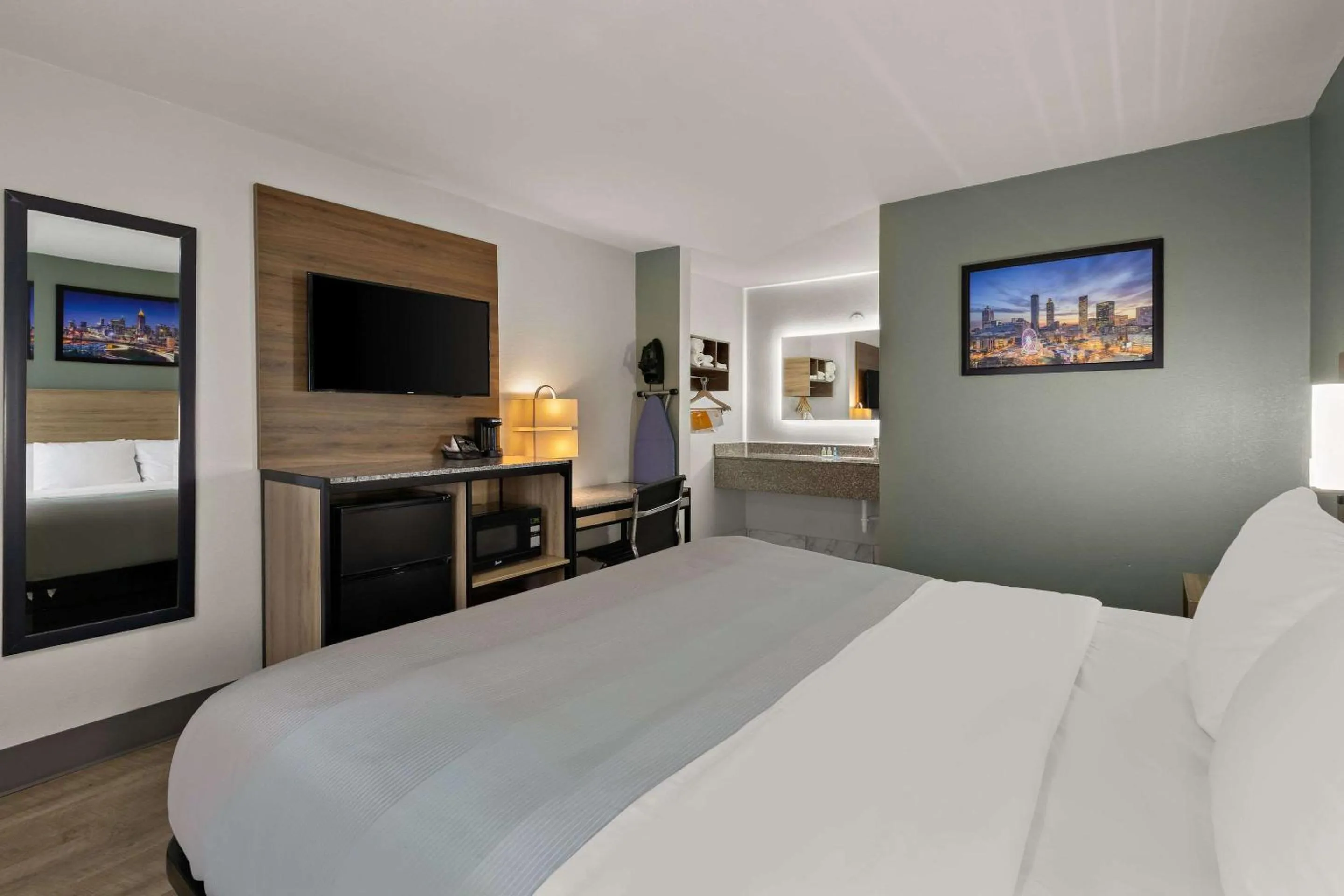 Bedroom, Bed in Quality Inn Monroe