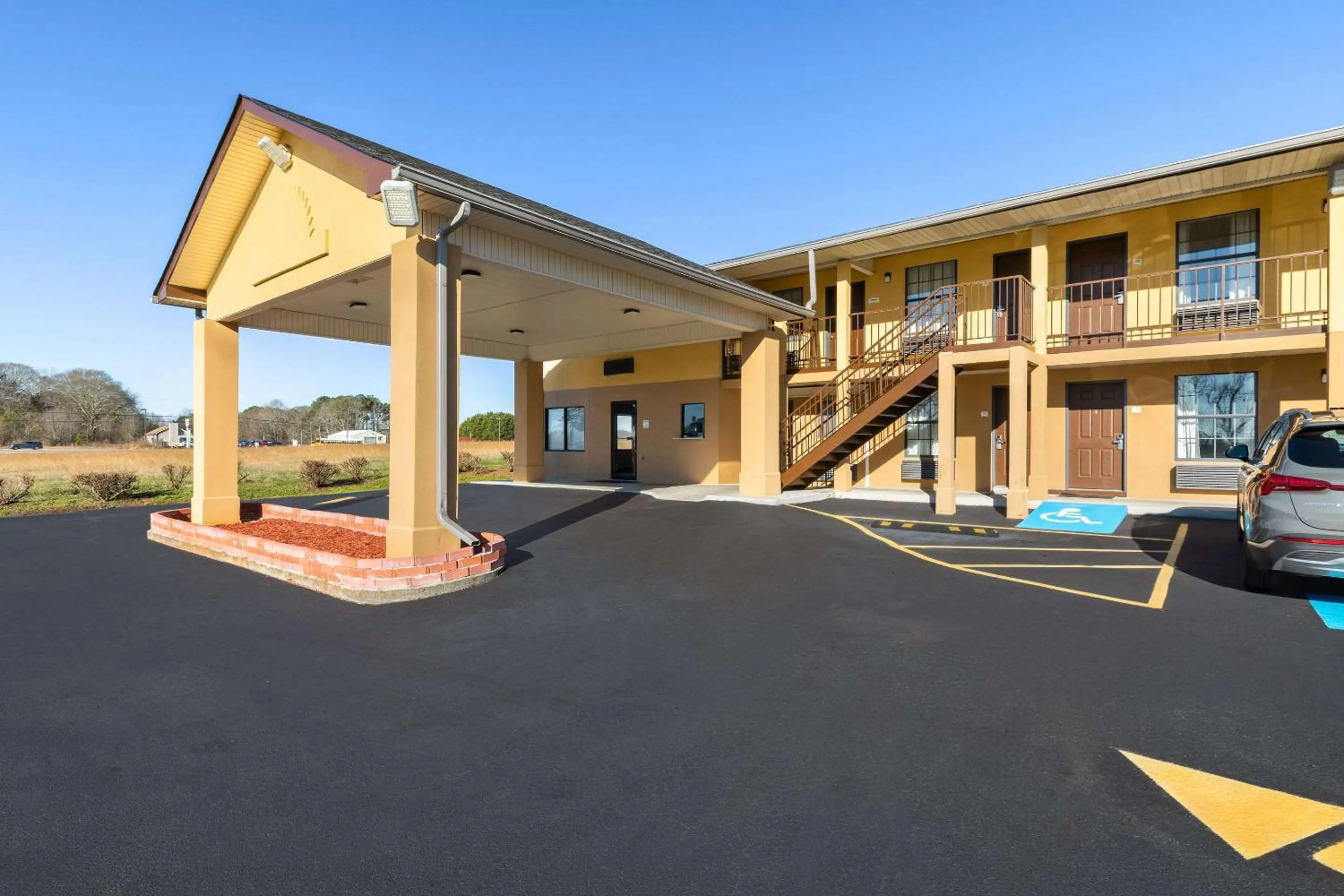 Property building in Quality Inn Monroe