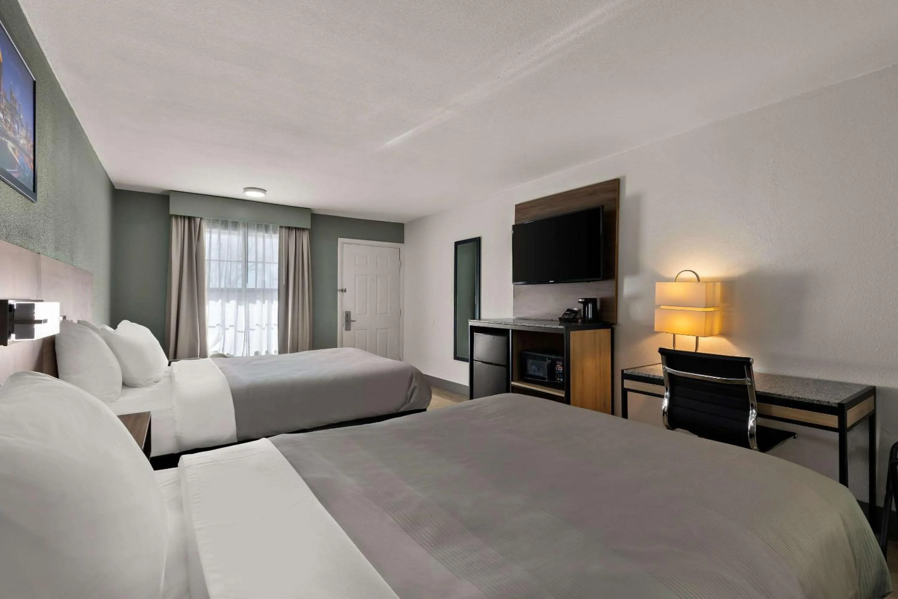 Bedroom, Bed in Quality Inn Monroe