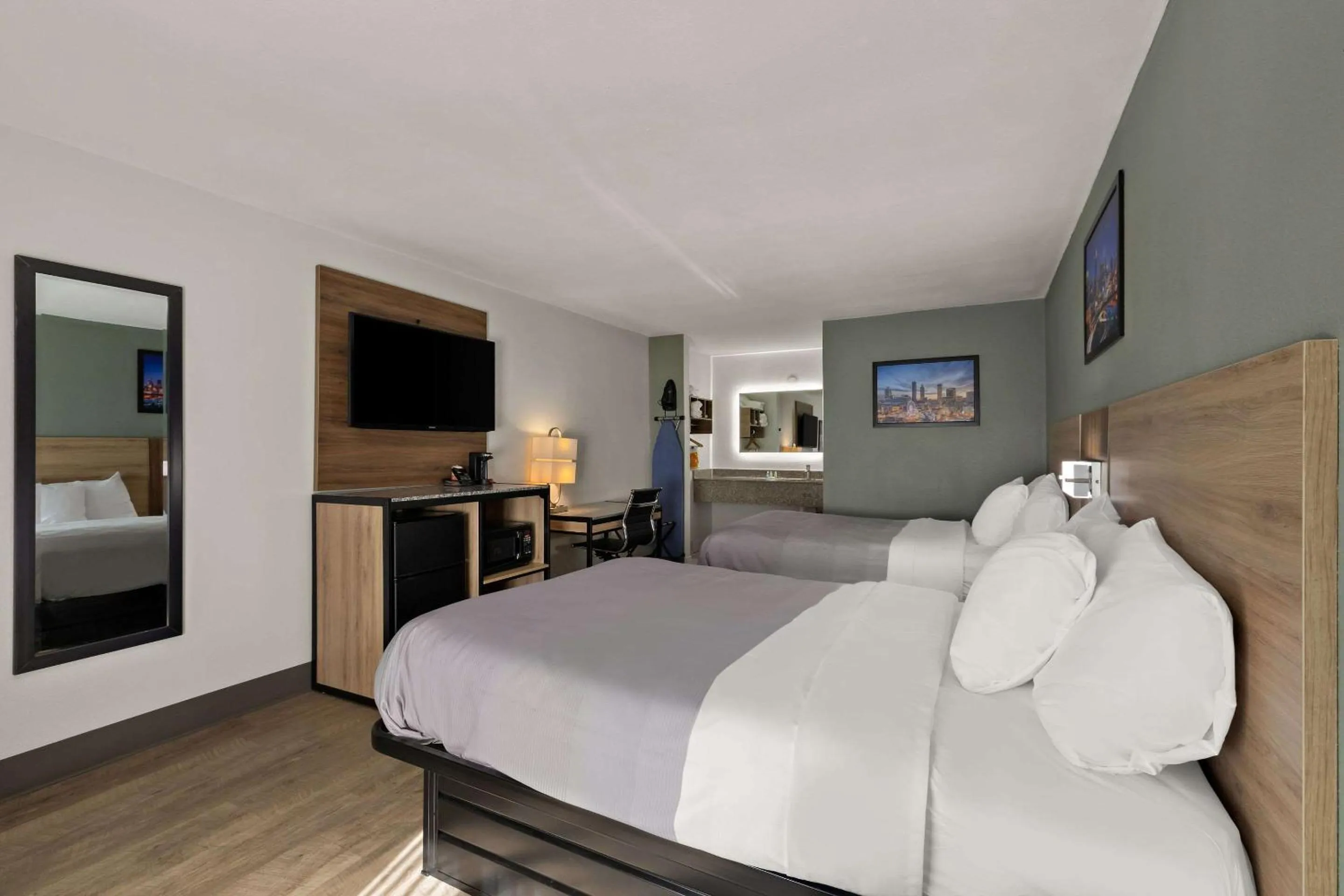 Bedroom, Bed in Quality Inn Monroe