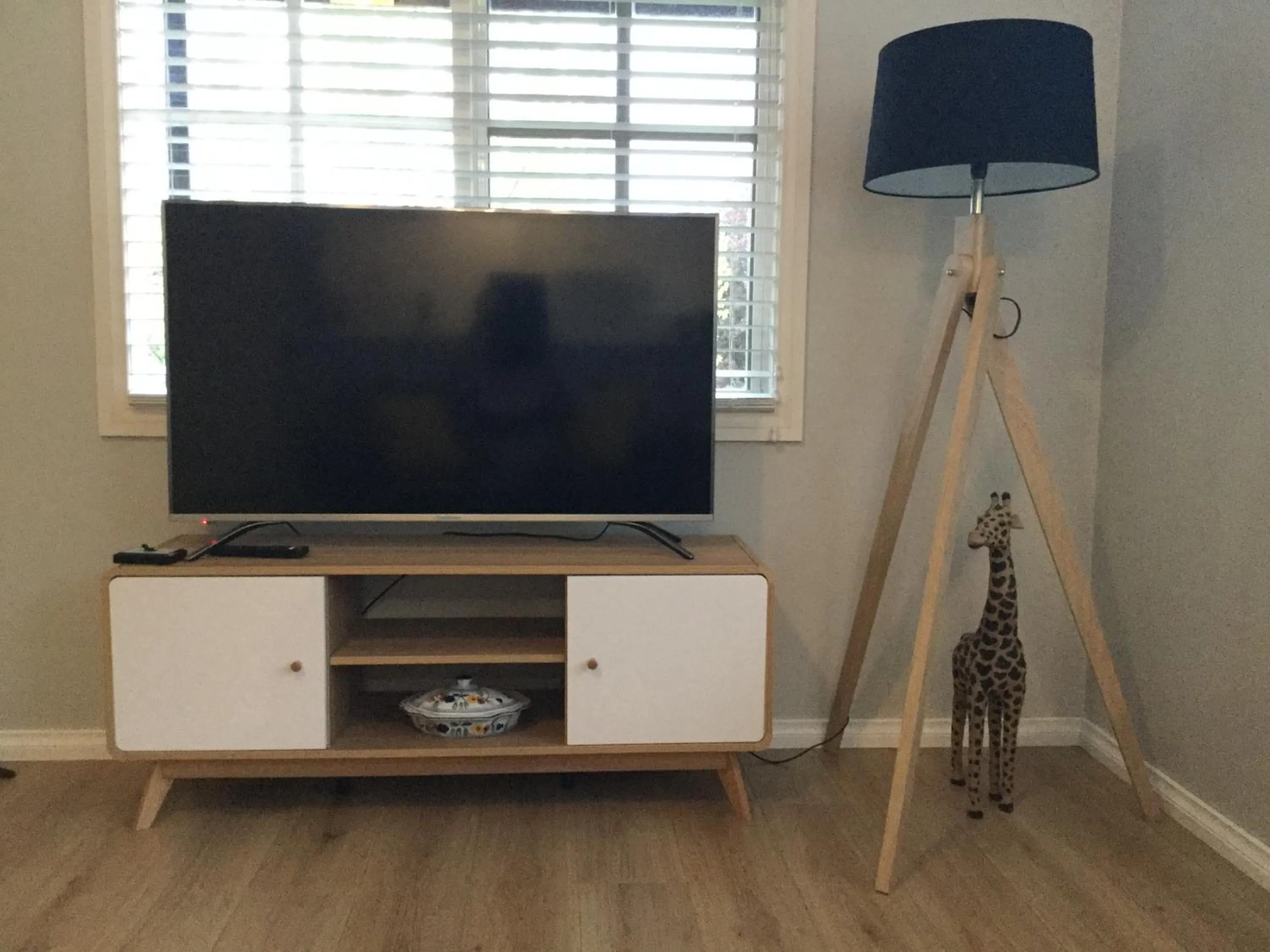 Communal lounge/ TV room in Stephanie’s Country Cottages