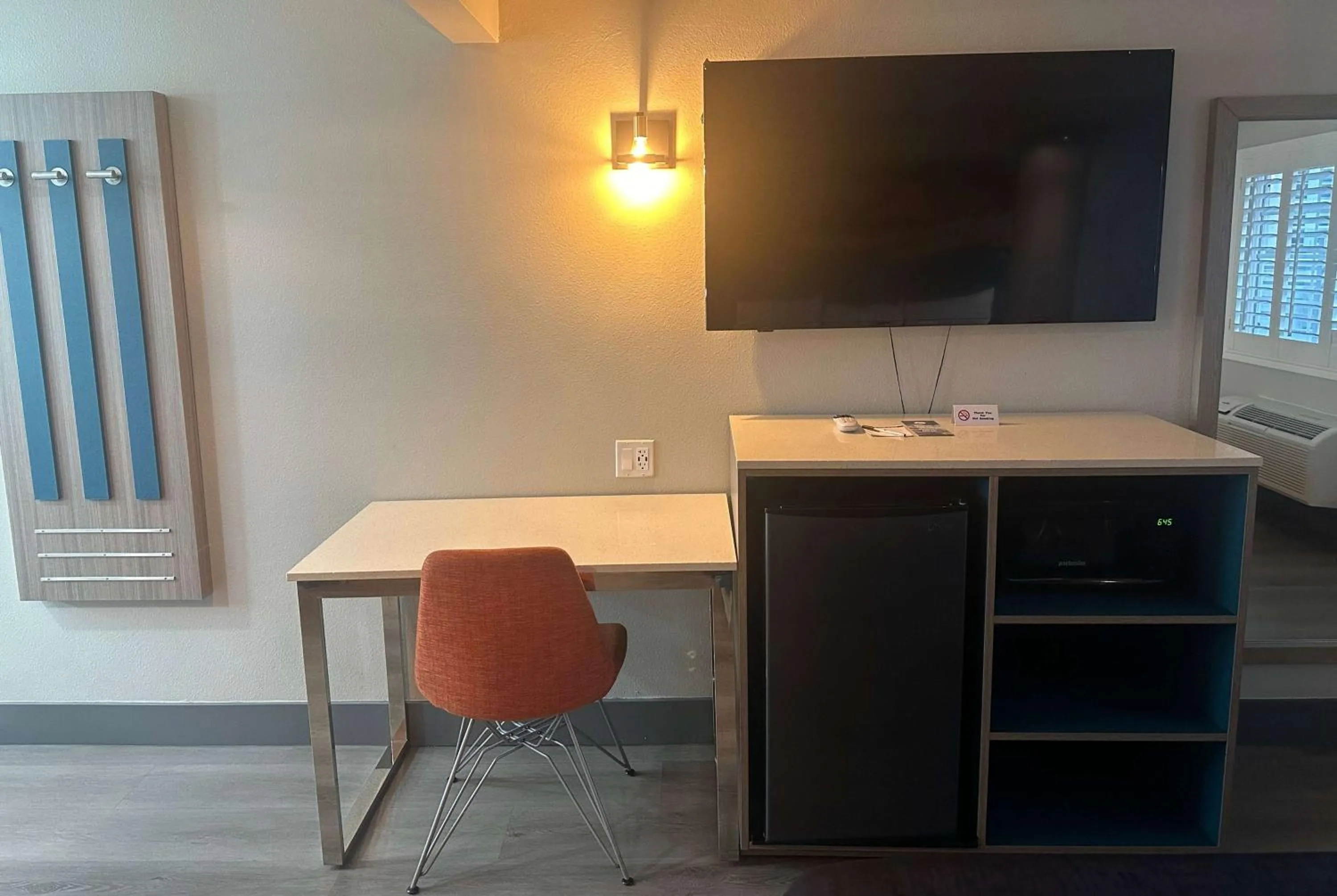 Photo of the whole room in Super 8 by Wyndham Oceanside Downtown