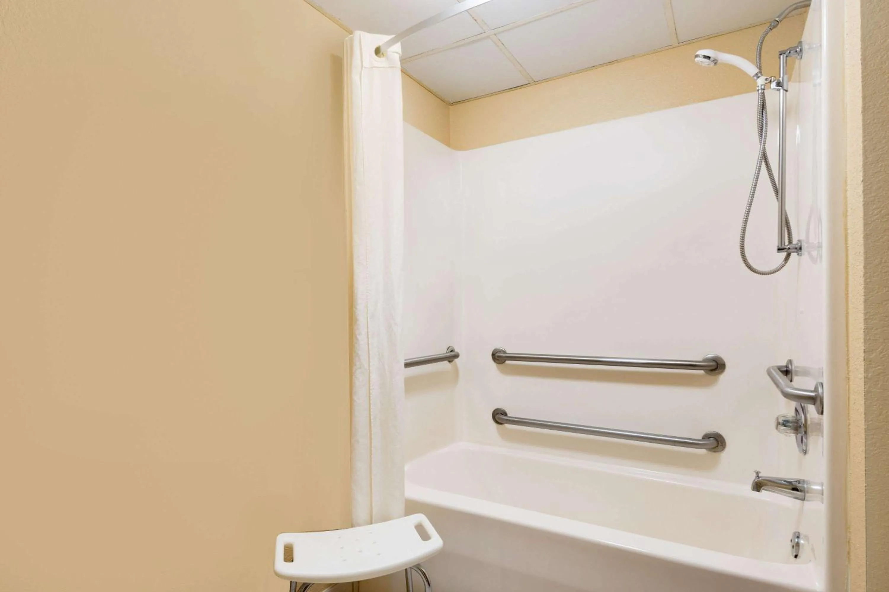 Bathroom in Super 8 by Wyndham Iowa Falls