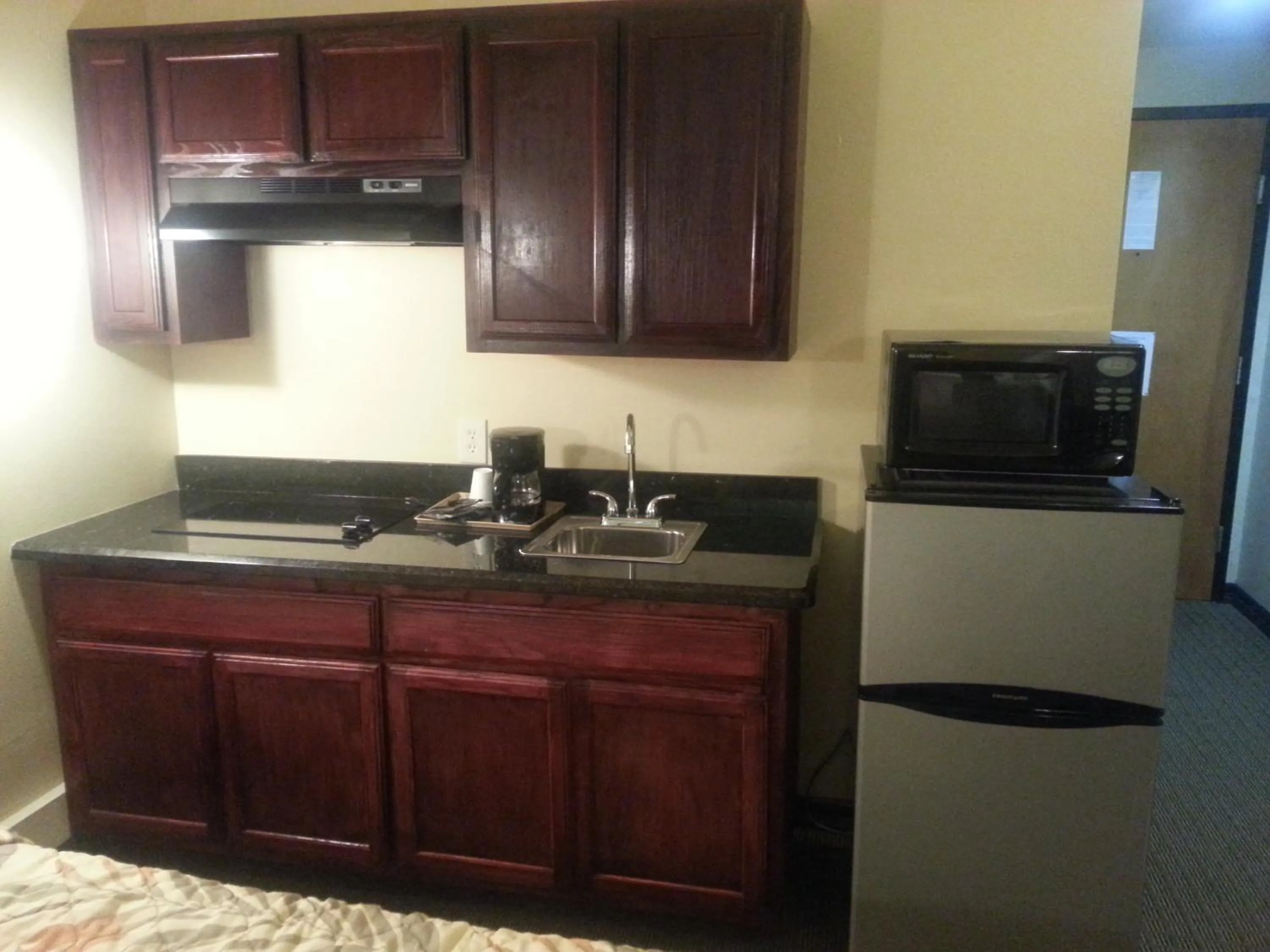 Kitchen or kitchenette in Blue Bay Inn and Suites