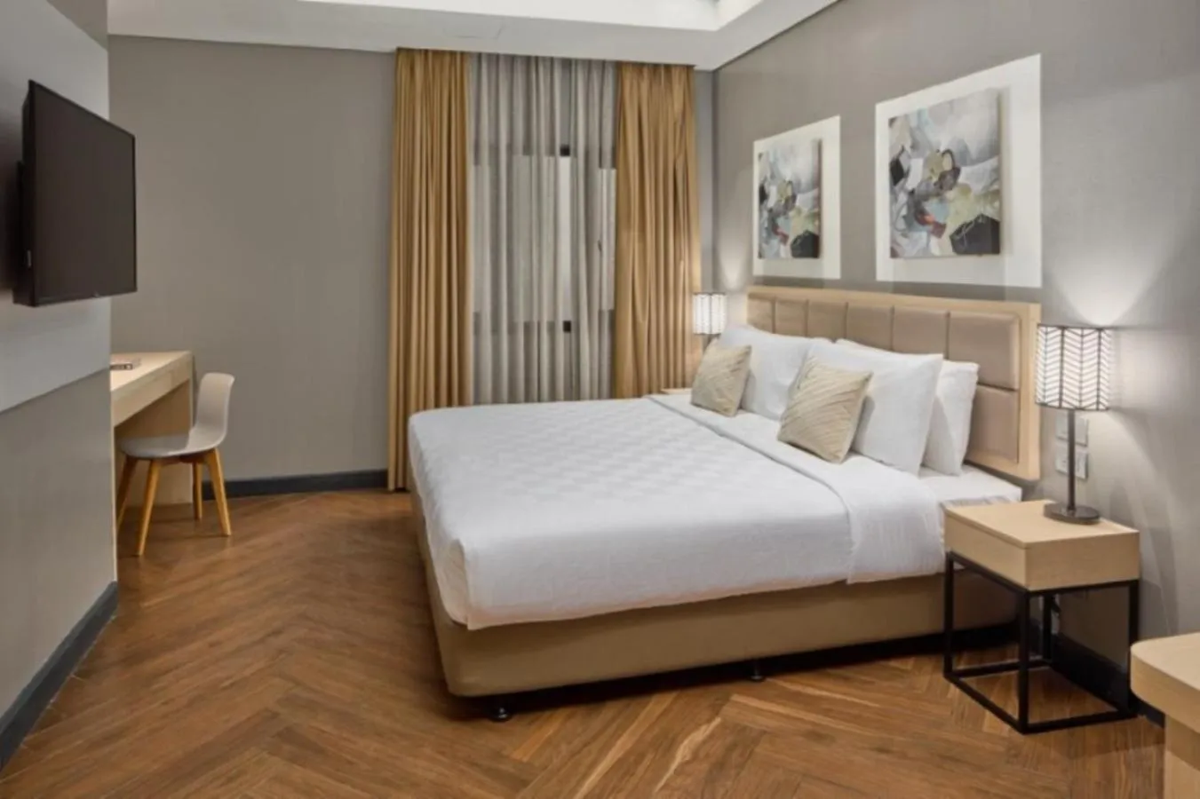 Bedroom, Bed in Summit Hotel Greenhills