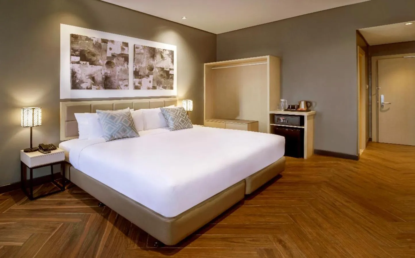 Bedroom, Bed in Summit Hotel Greenhills