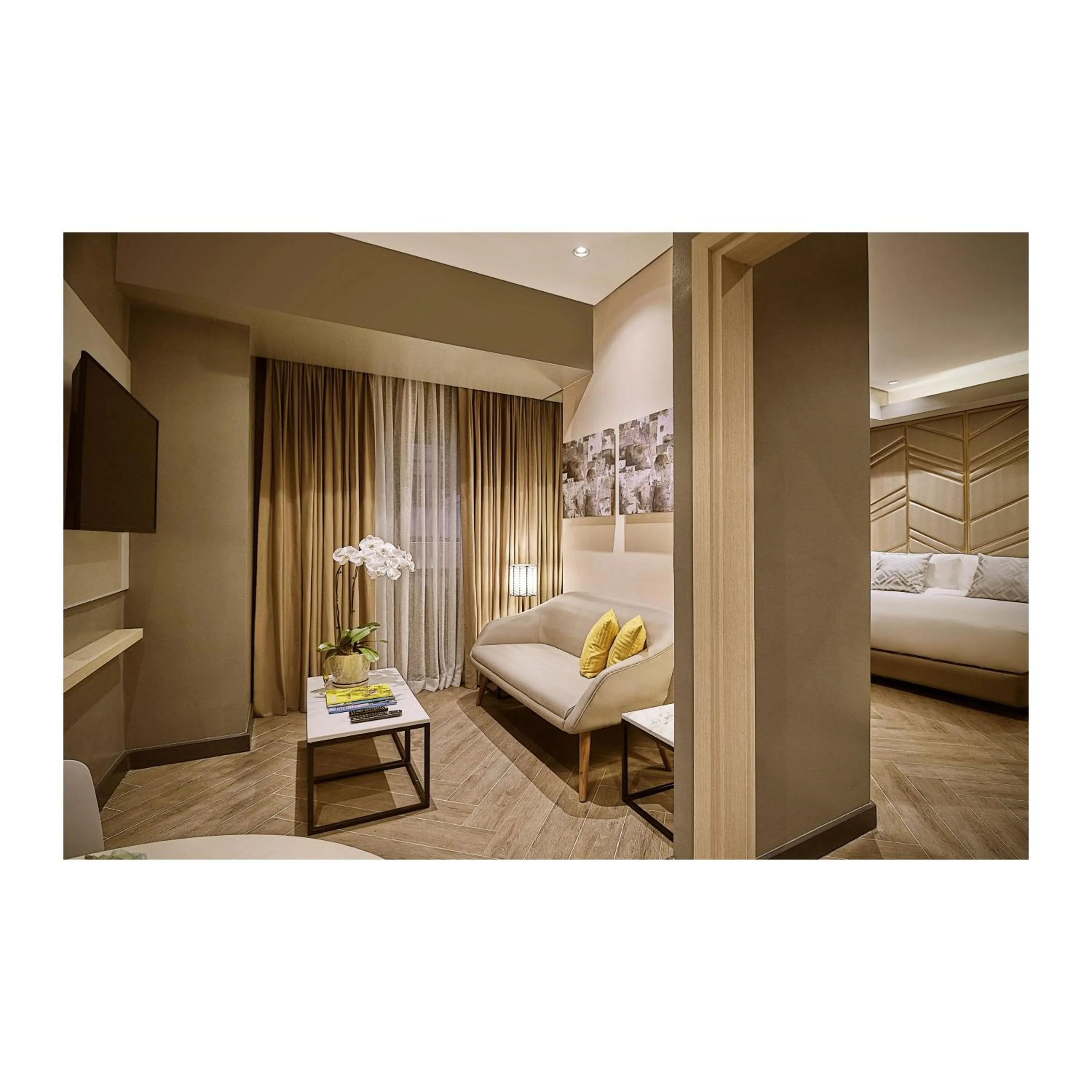 Living room, Bed in Summit Hotel Greenhills