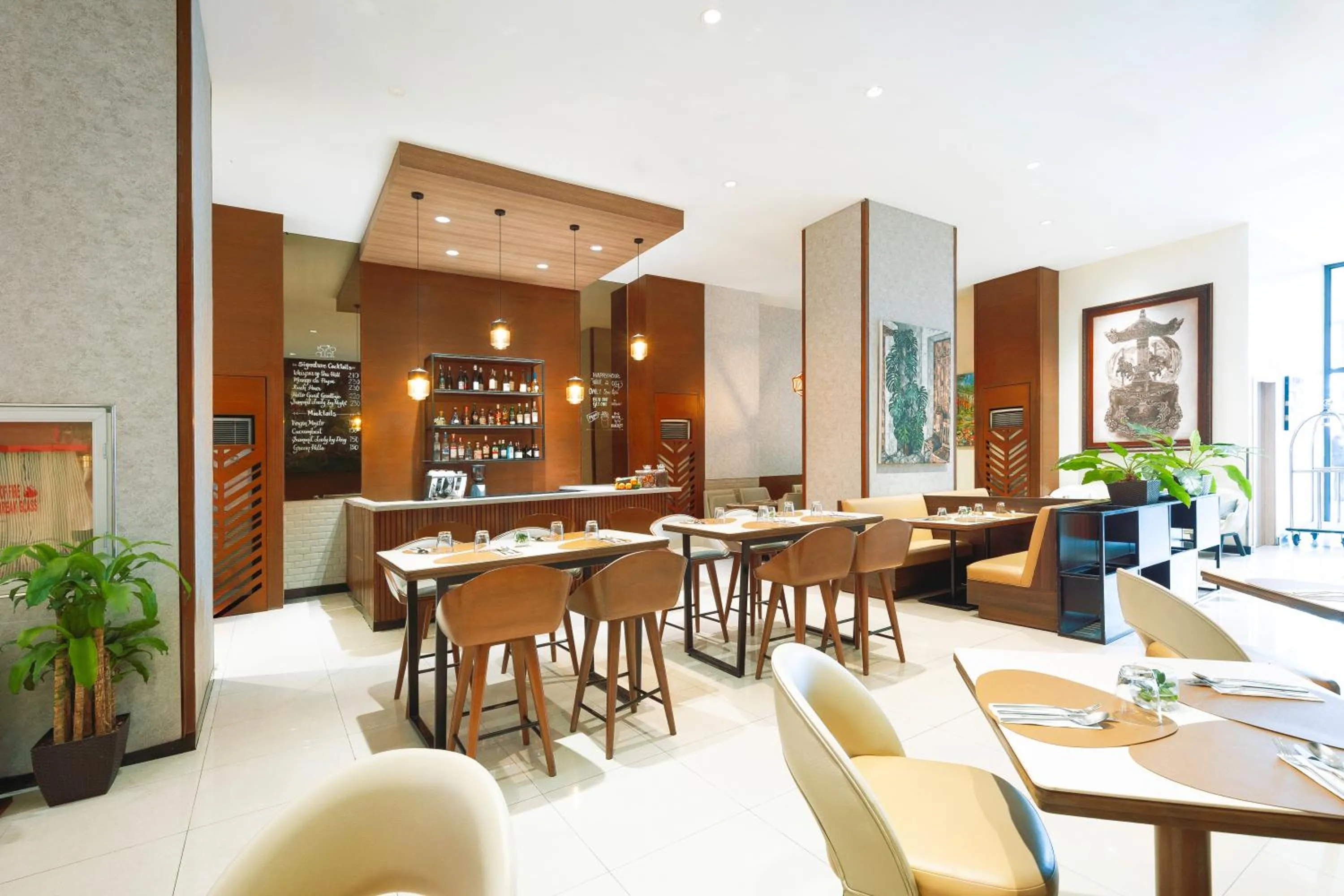 Restaurant/places to eat in Summit Hotel Greenhills