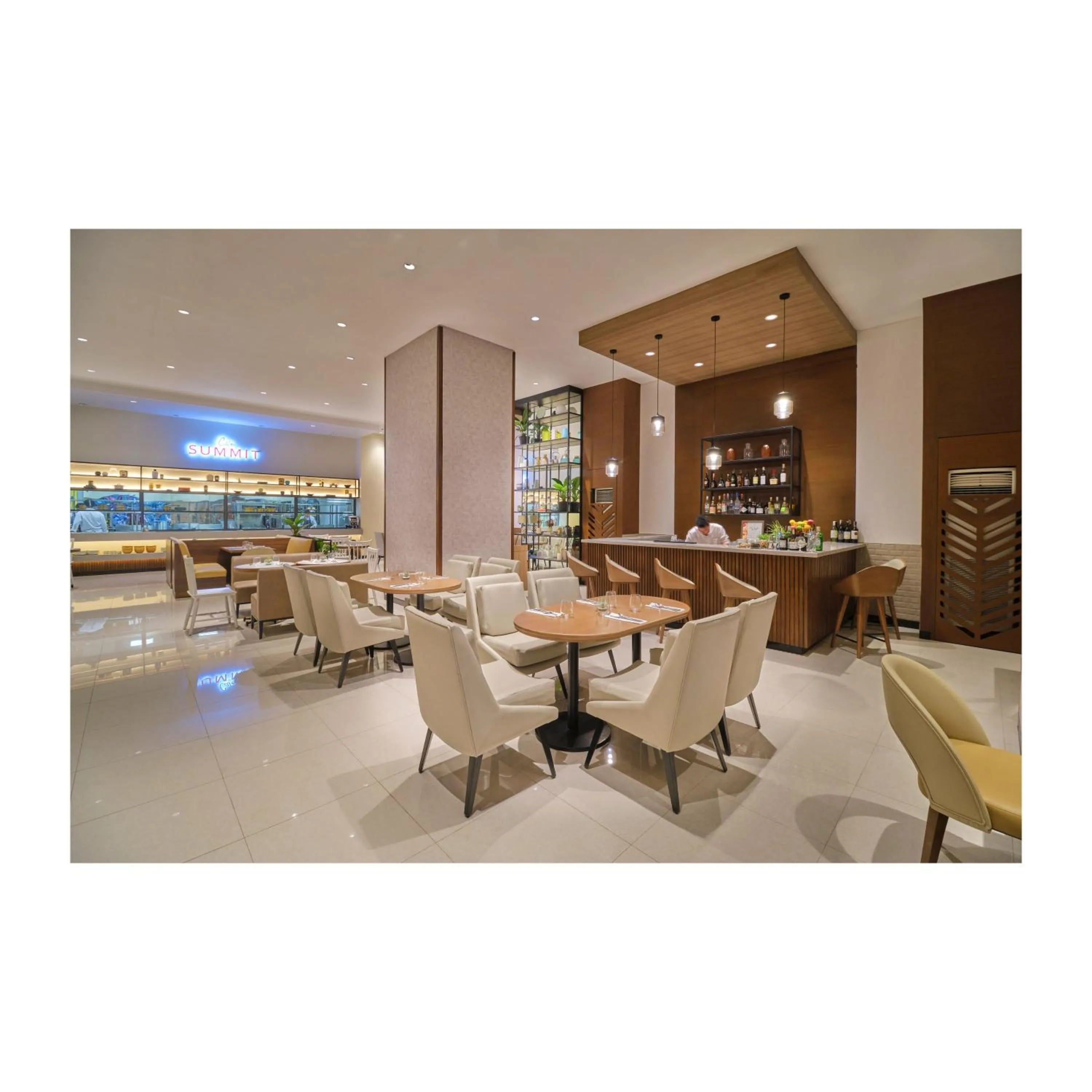 Restaurant/places to eat in Summit Hotel Greenhills