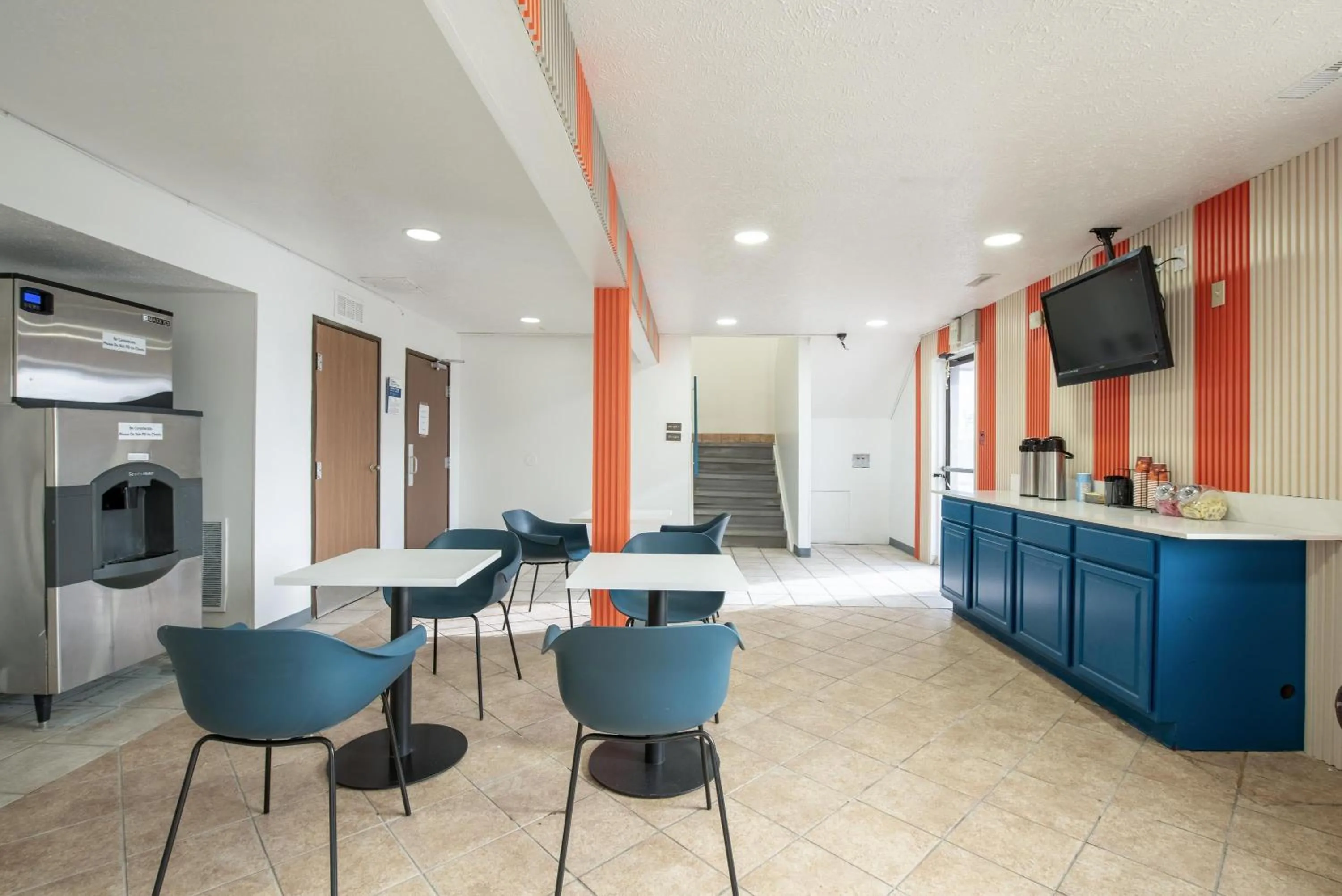 Lobby or reception in Studio 6 Limon, CO I 70