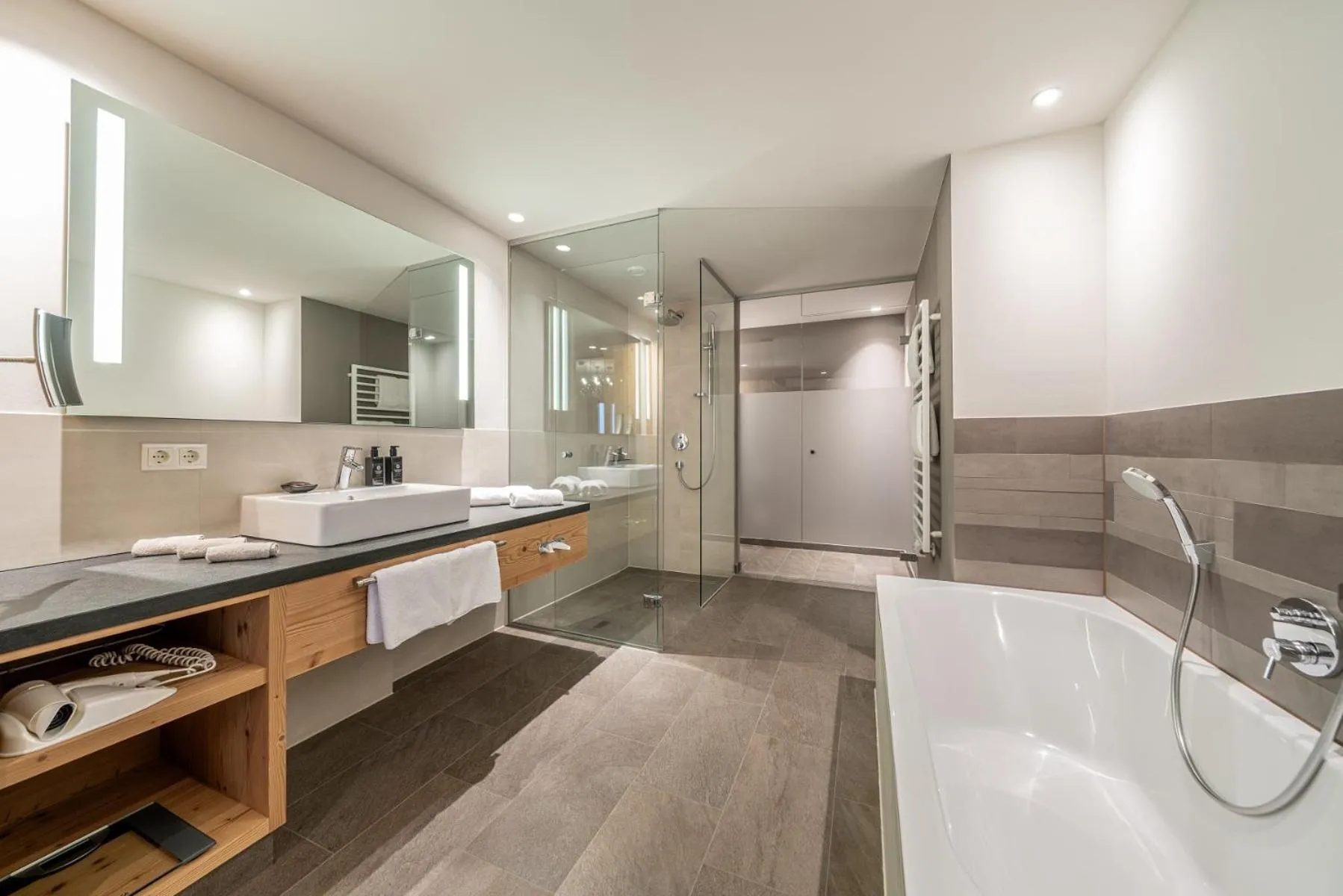 Bathroom in Gletscherblick- serviced apartments