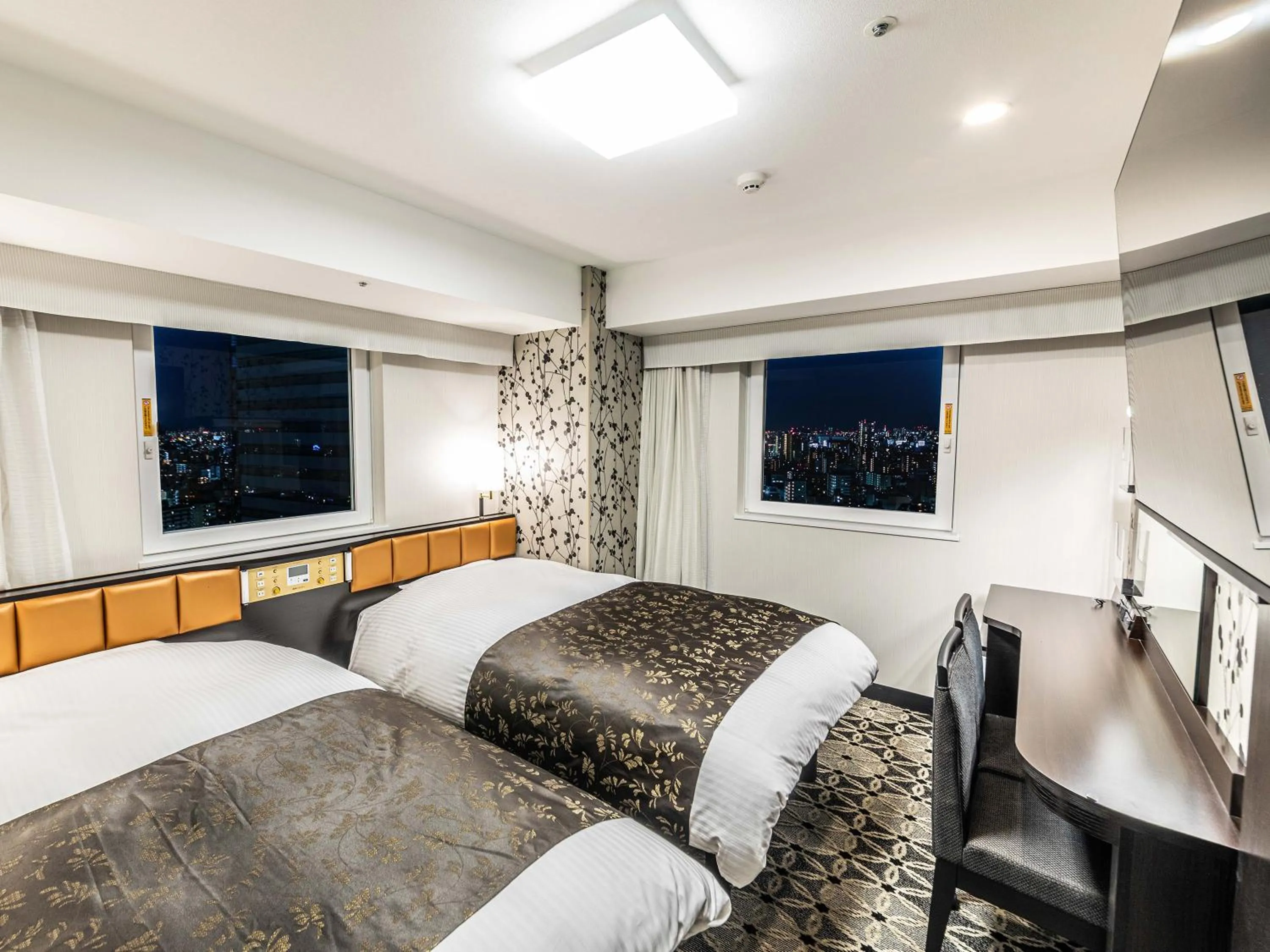 Photo of the whole room, Bed in APA Hotel & Resort Ryogoku Ekimae Tower