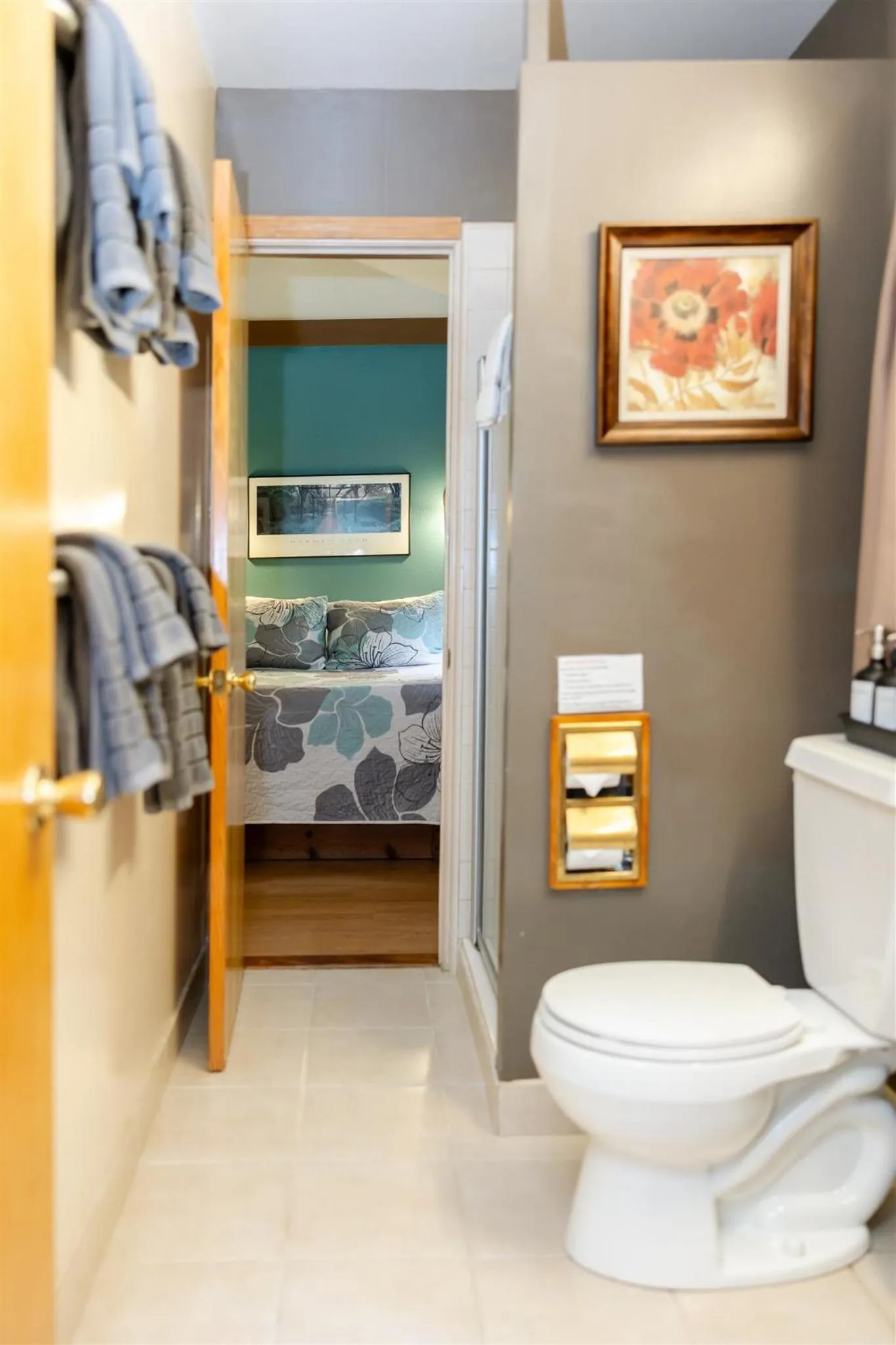 Bathroom, Bed in Fern River Resort