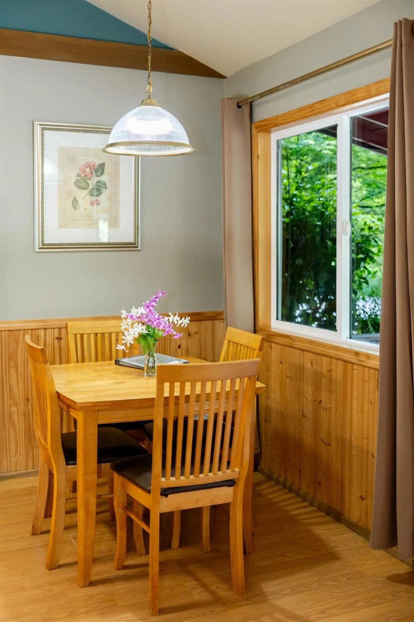 Dining area in Fern River Resort