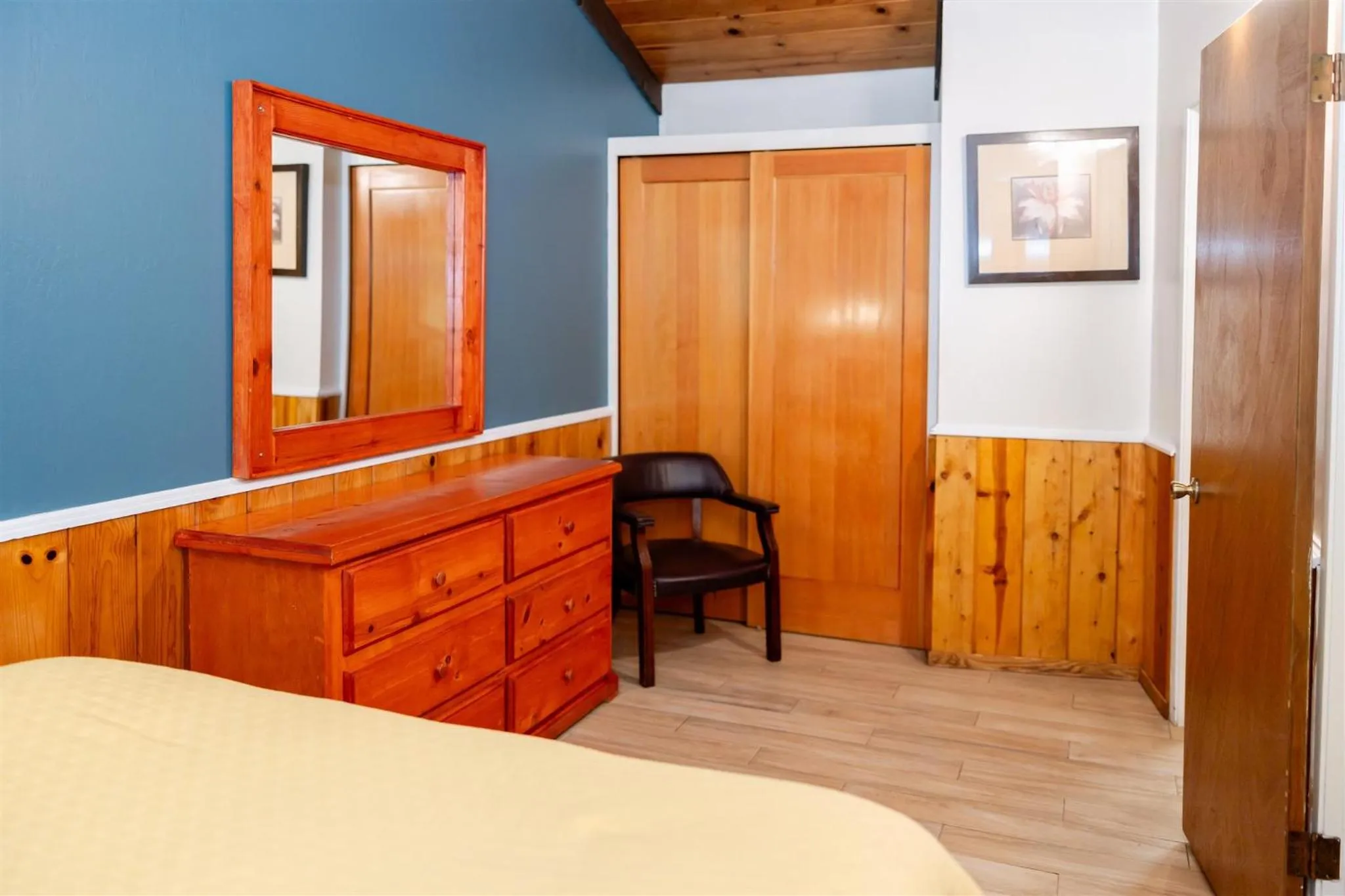 Bedroom, Bed in Fern River Resort