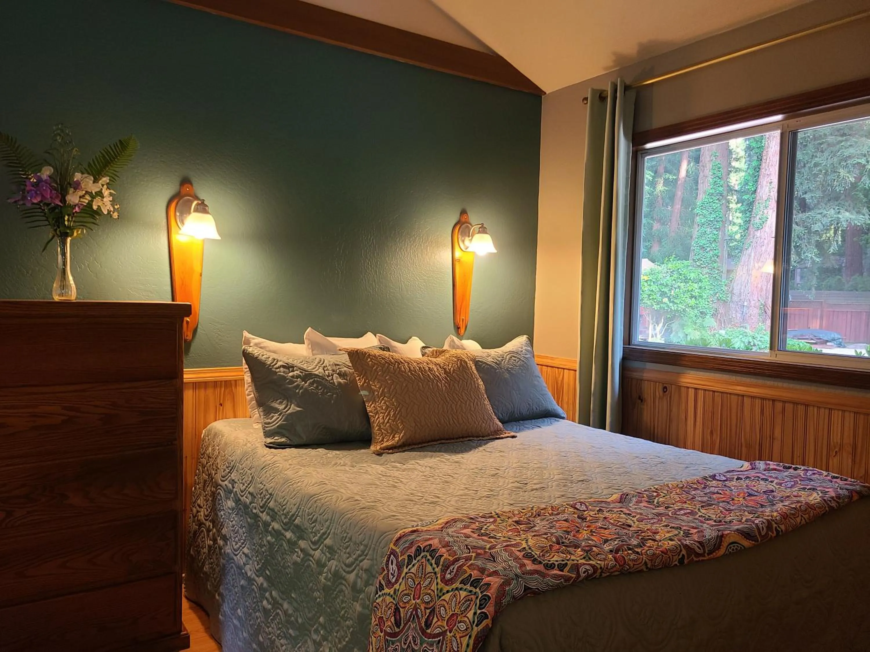 Bed in Fern River Resort