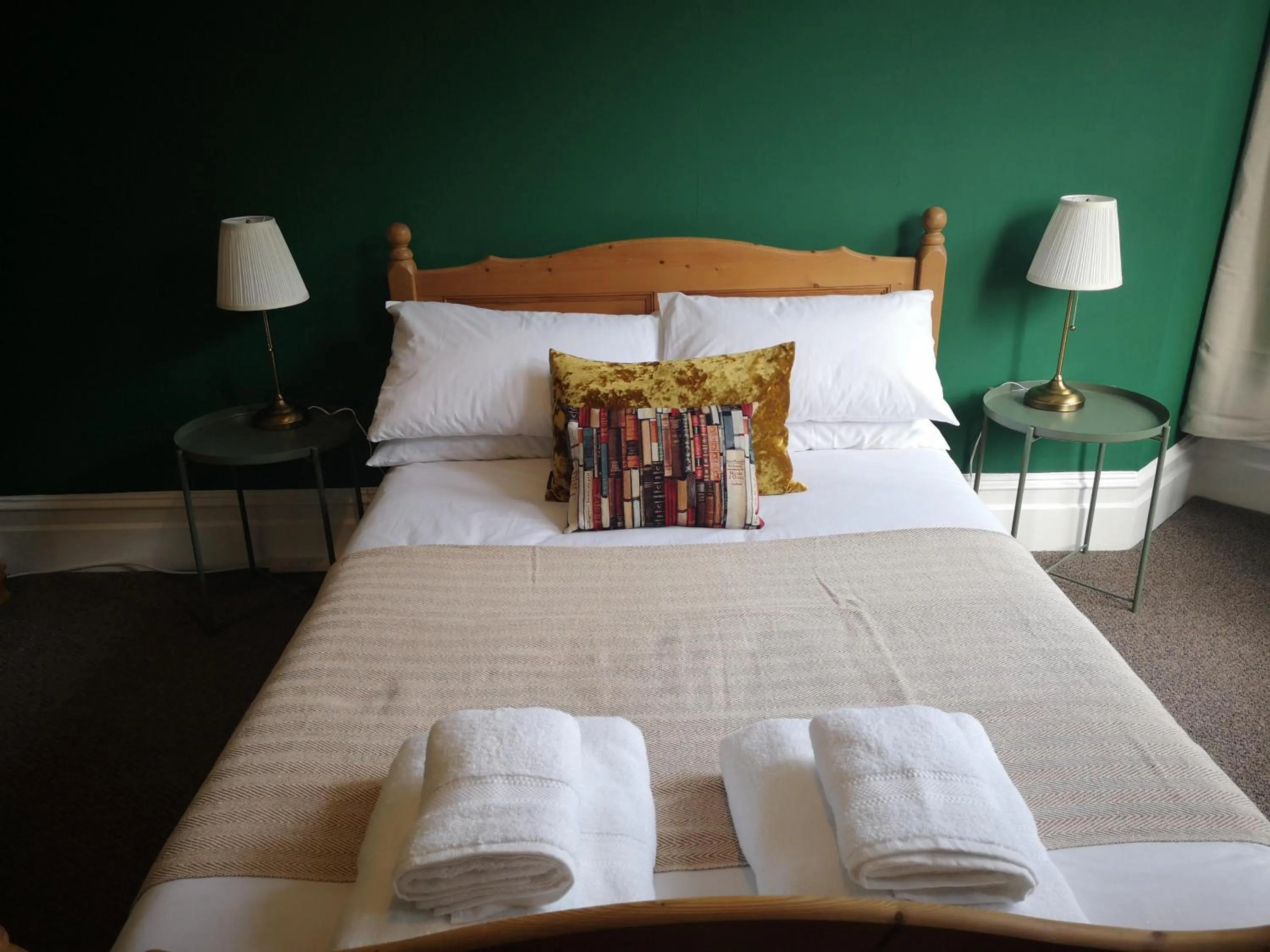 Bedroom in 2 Bedroom Apartment at Kent Escapes Short Lets & Serviced Accommodation Kent, Bouverie Escape Folkestone with Wifi