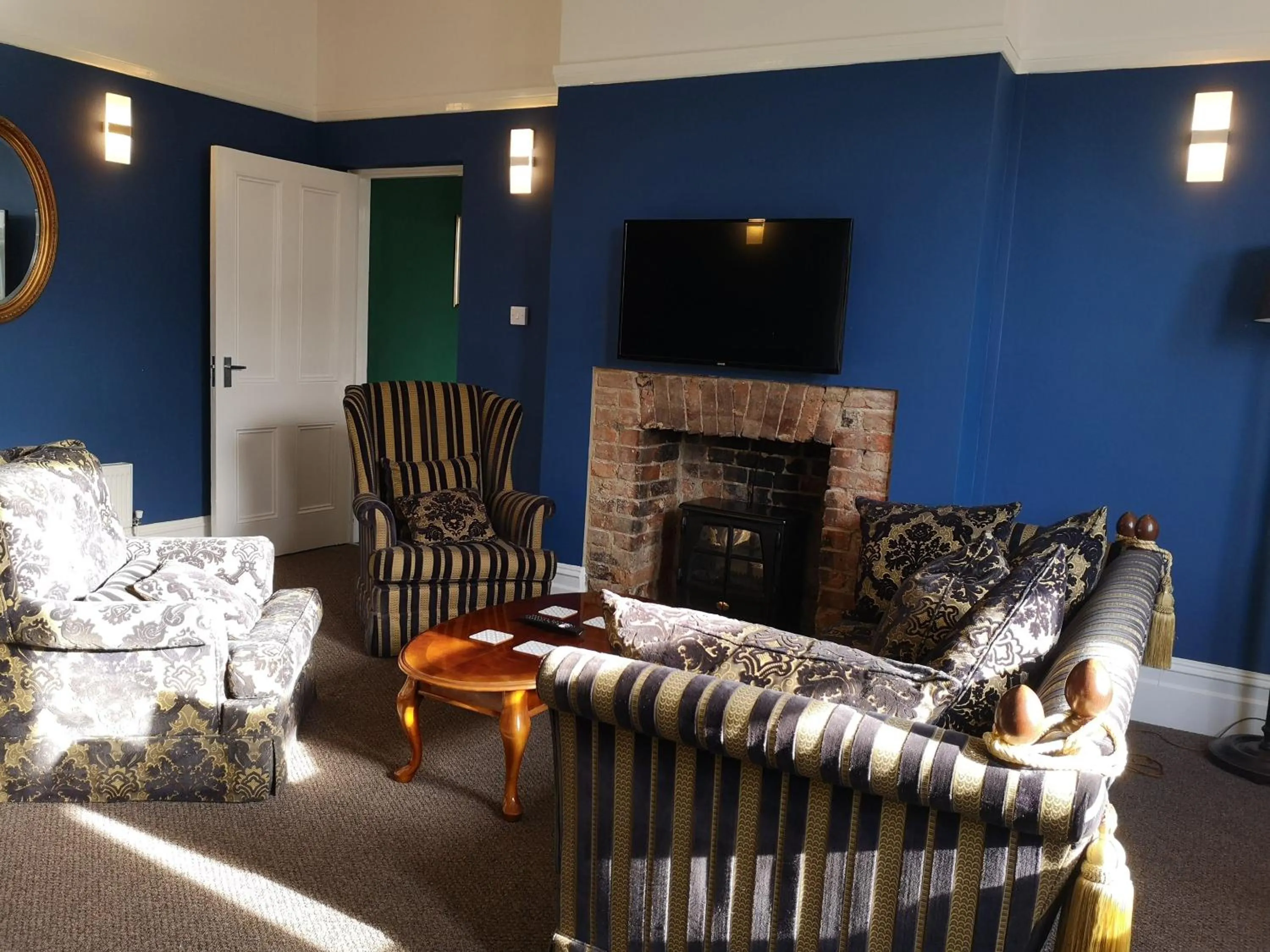 Living room in 2 Bedroom Apartment at Kent Escapes Short Lets & Serviced Accommodation Kent, Bouverie Escape Folkestone with Wifi