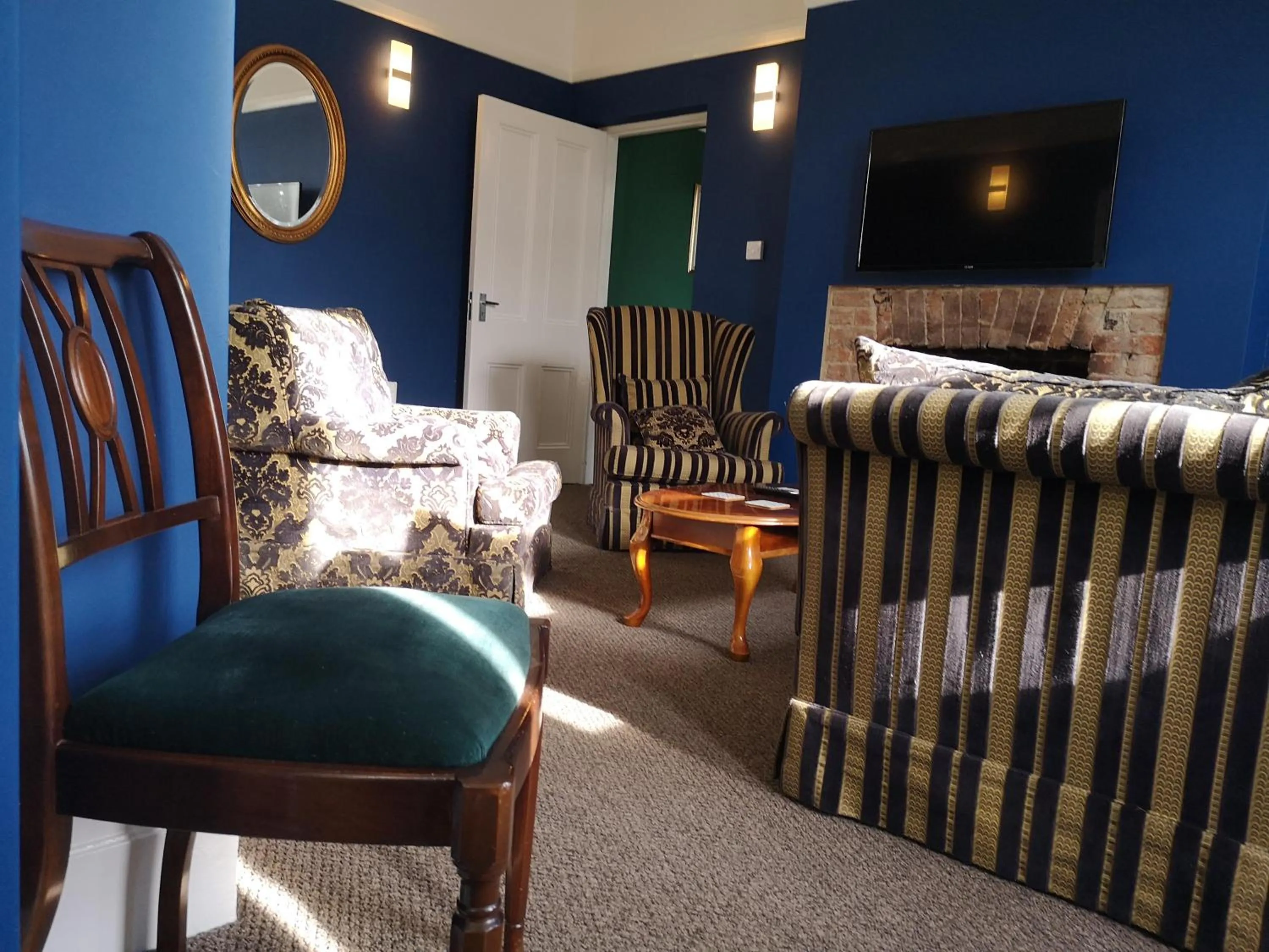 Living room in 2 Bedroom Apartment at Kent Escapes Short Lets & Serviced Accommodation Kent, Bouverie Escape Folkestone with Wifi