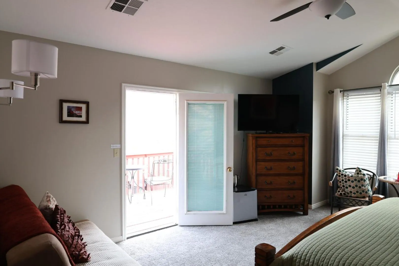 Bed in Harvest House Bed and Breakfast