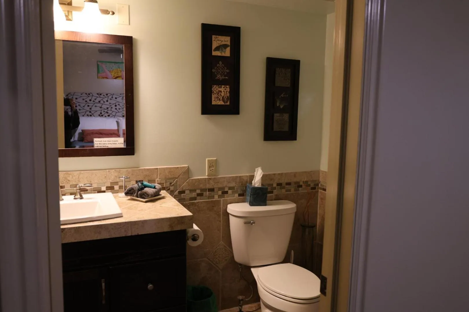 Bathroom in Harvest House Bed and Breakfast