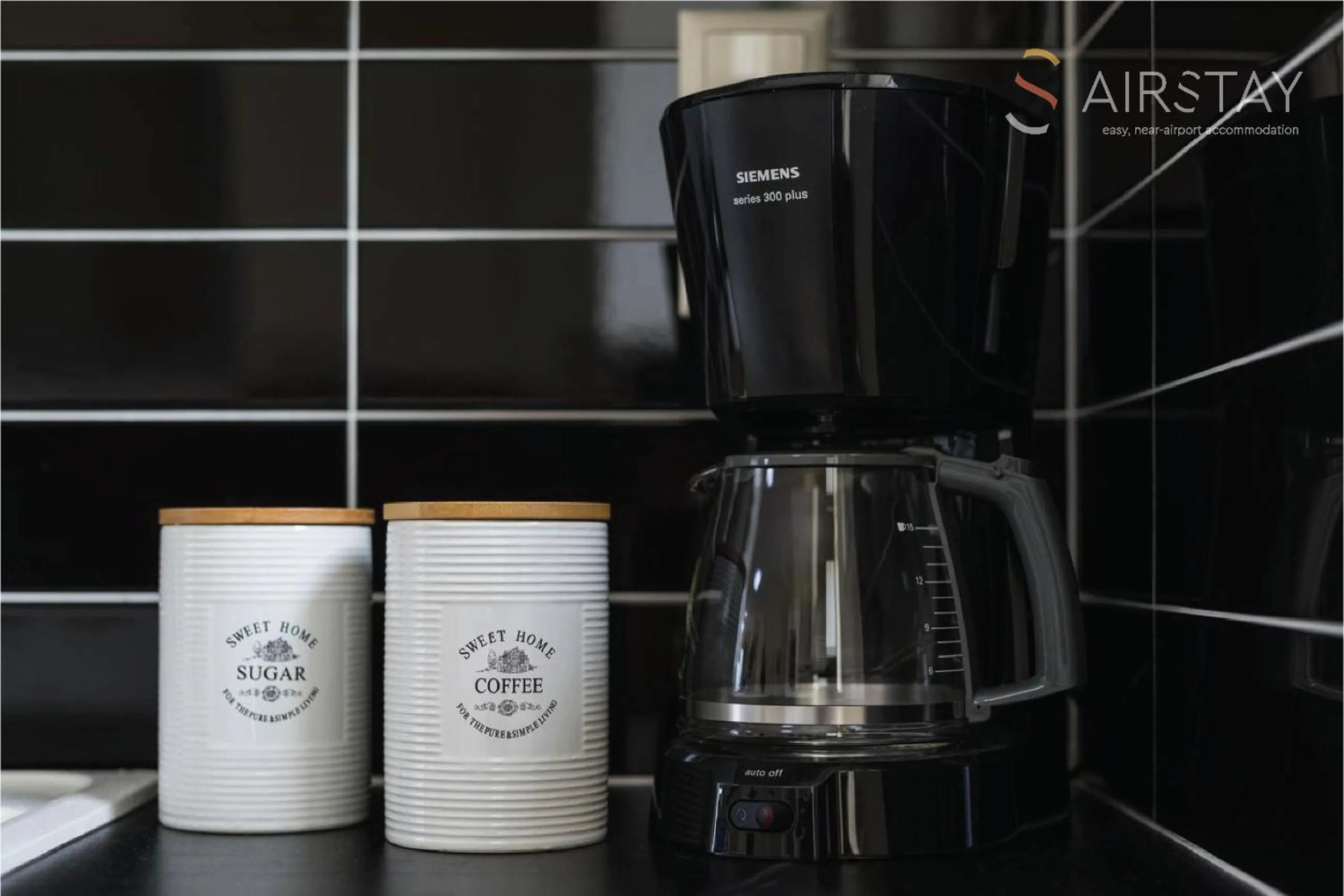 Coffee/tea facilities in Thresh Apartments Airport by Airstay