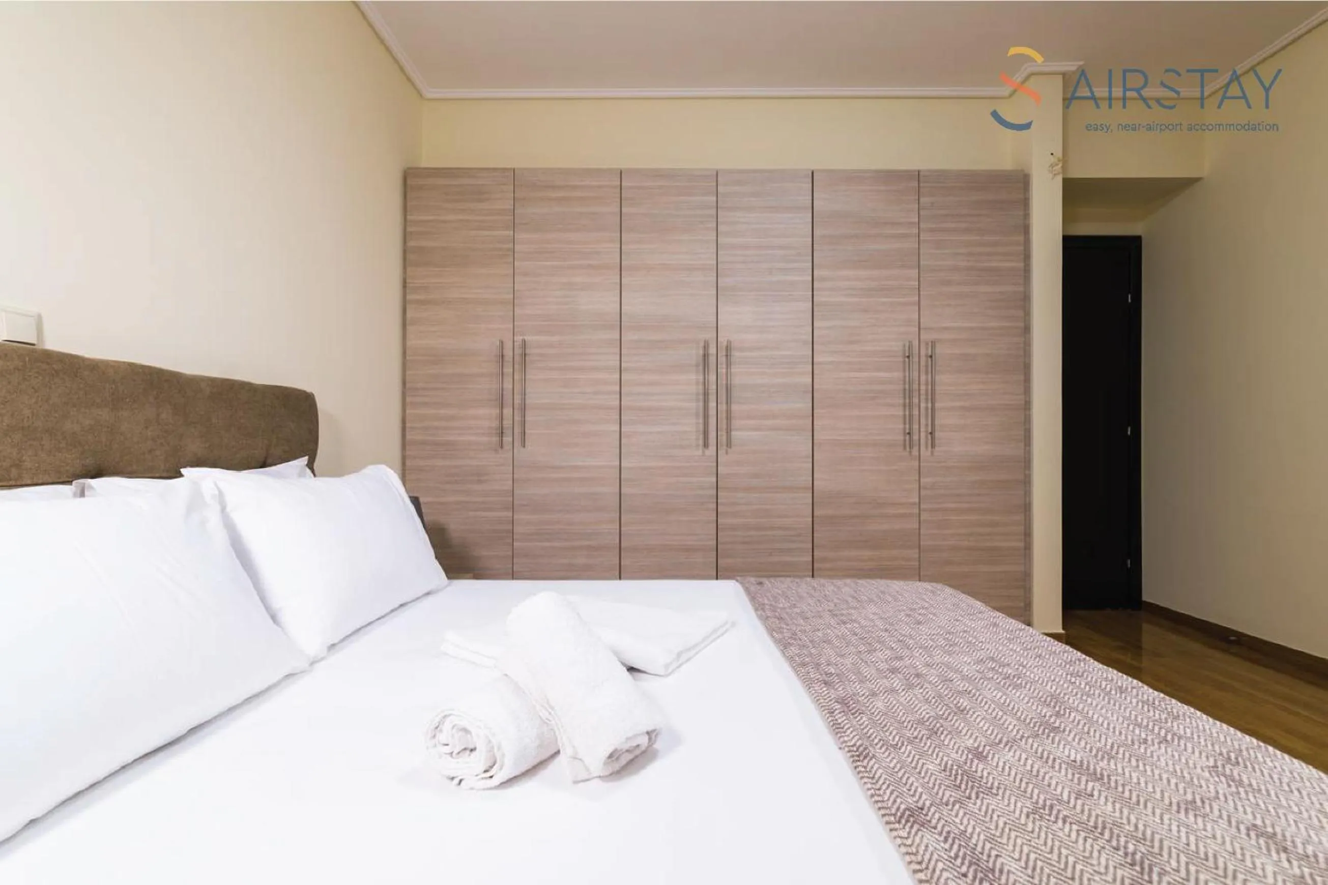 Bed in Thresh Apartments Airport by Airstay