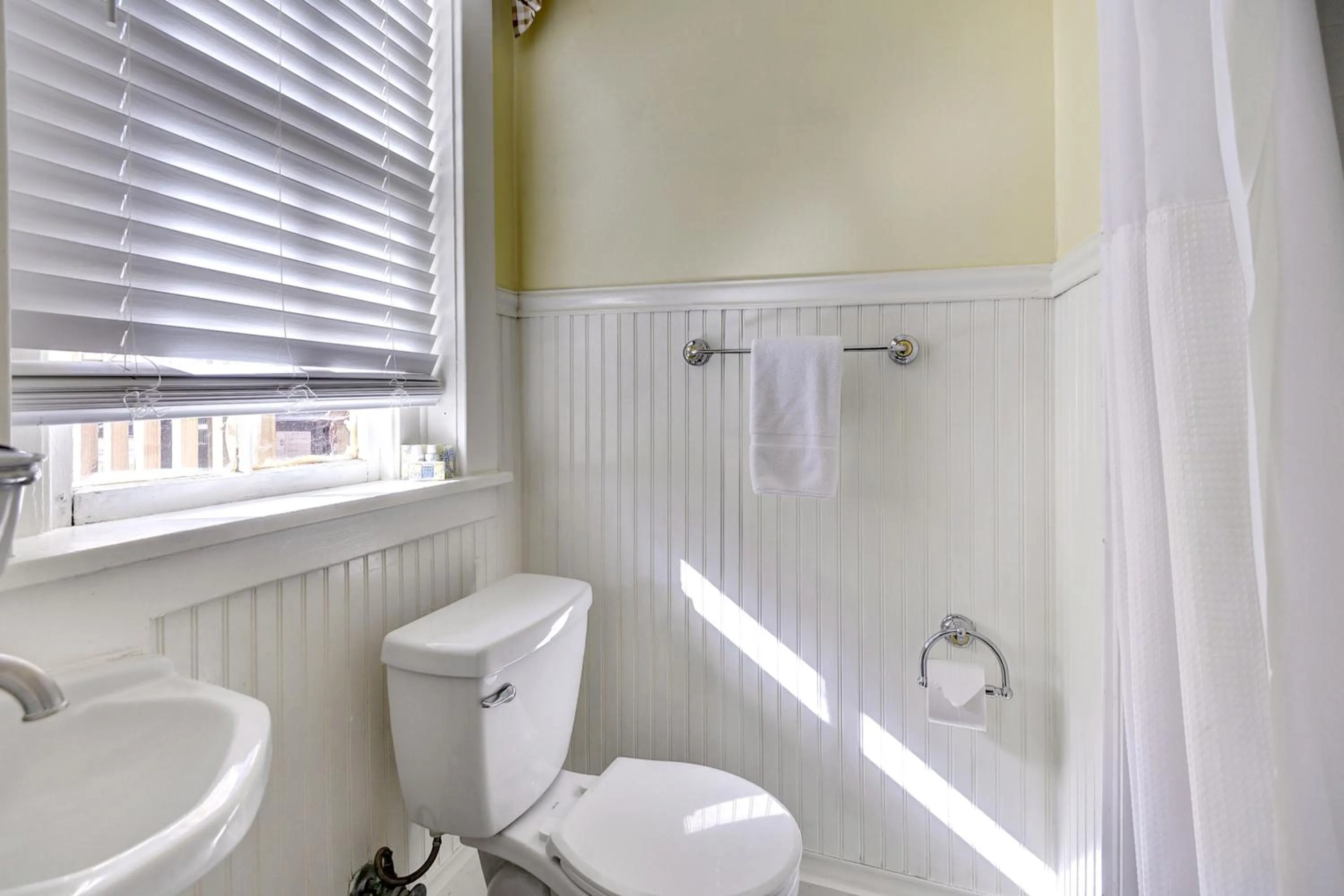 Cedars of Williamsburg Bed & Breakfast