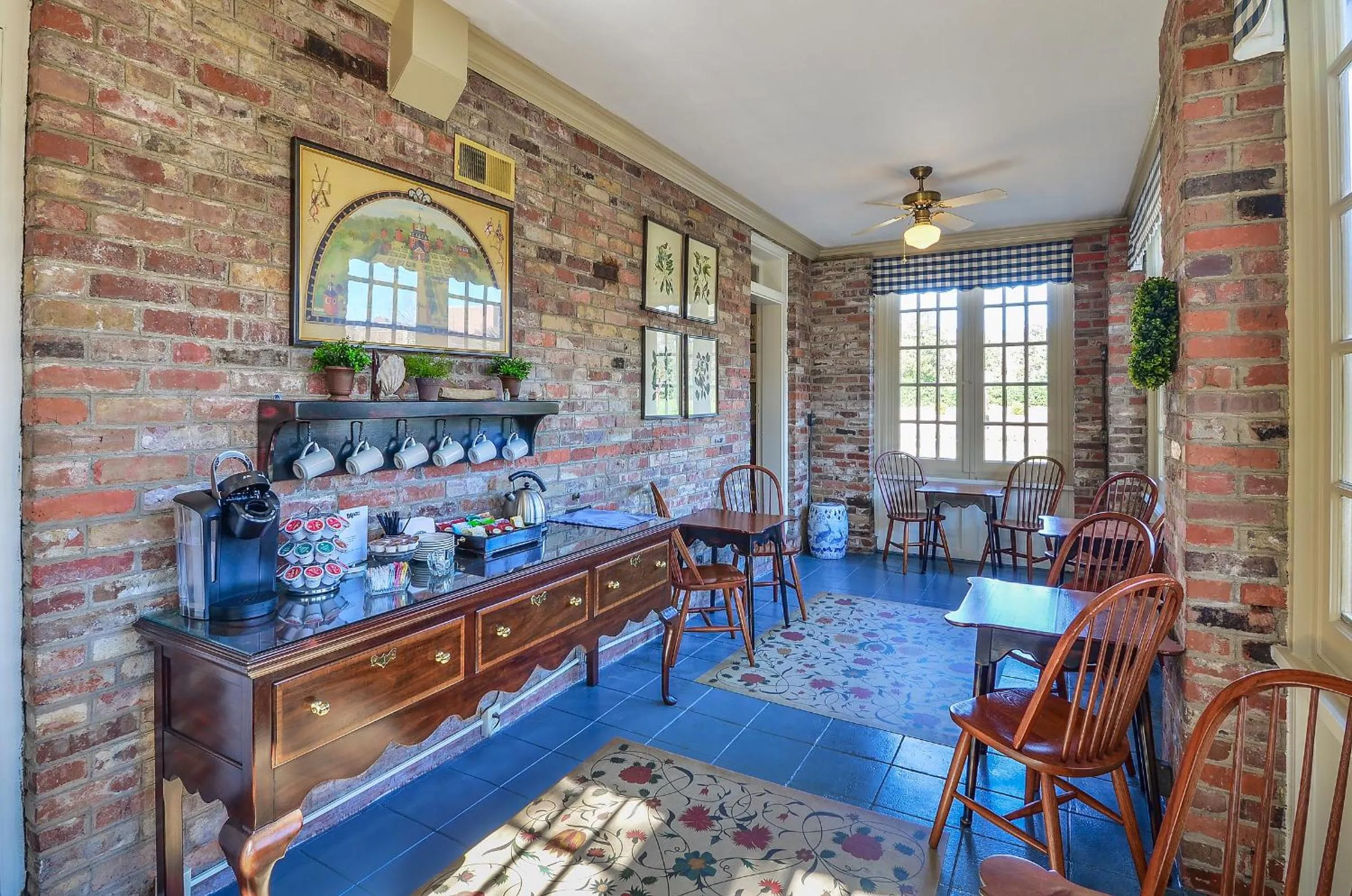 Dining area in Cedars of Williamsburg Bed & Breakfast