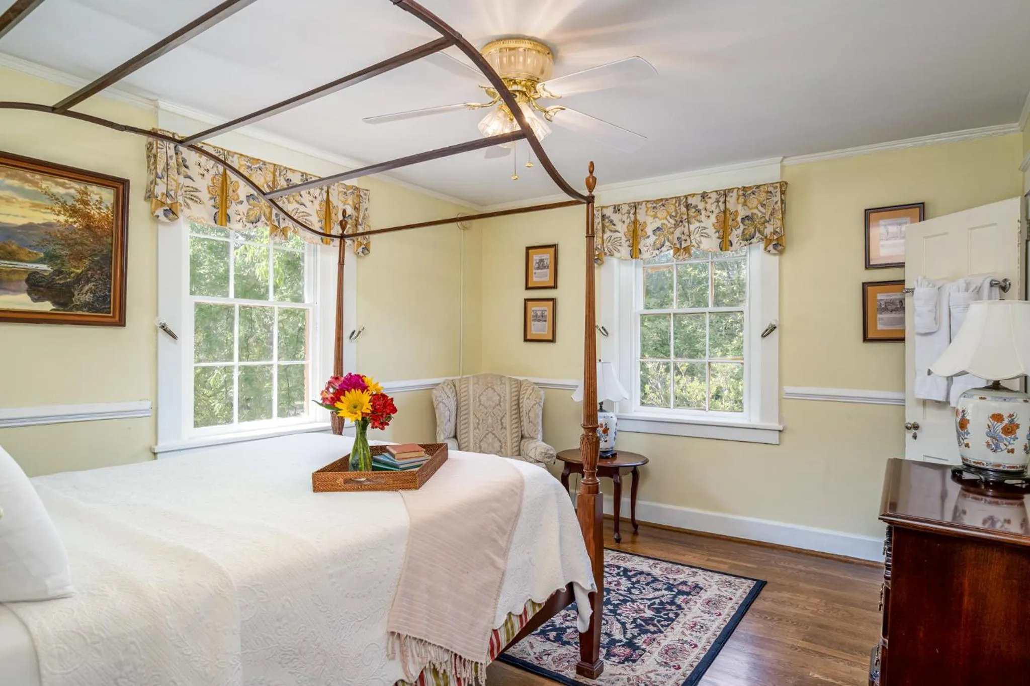 Photo of the whole room, Bed in Cedars of Williamsburg Bed & Breakfast