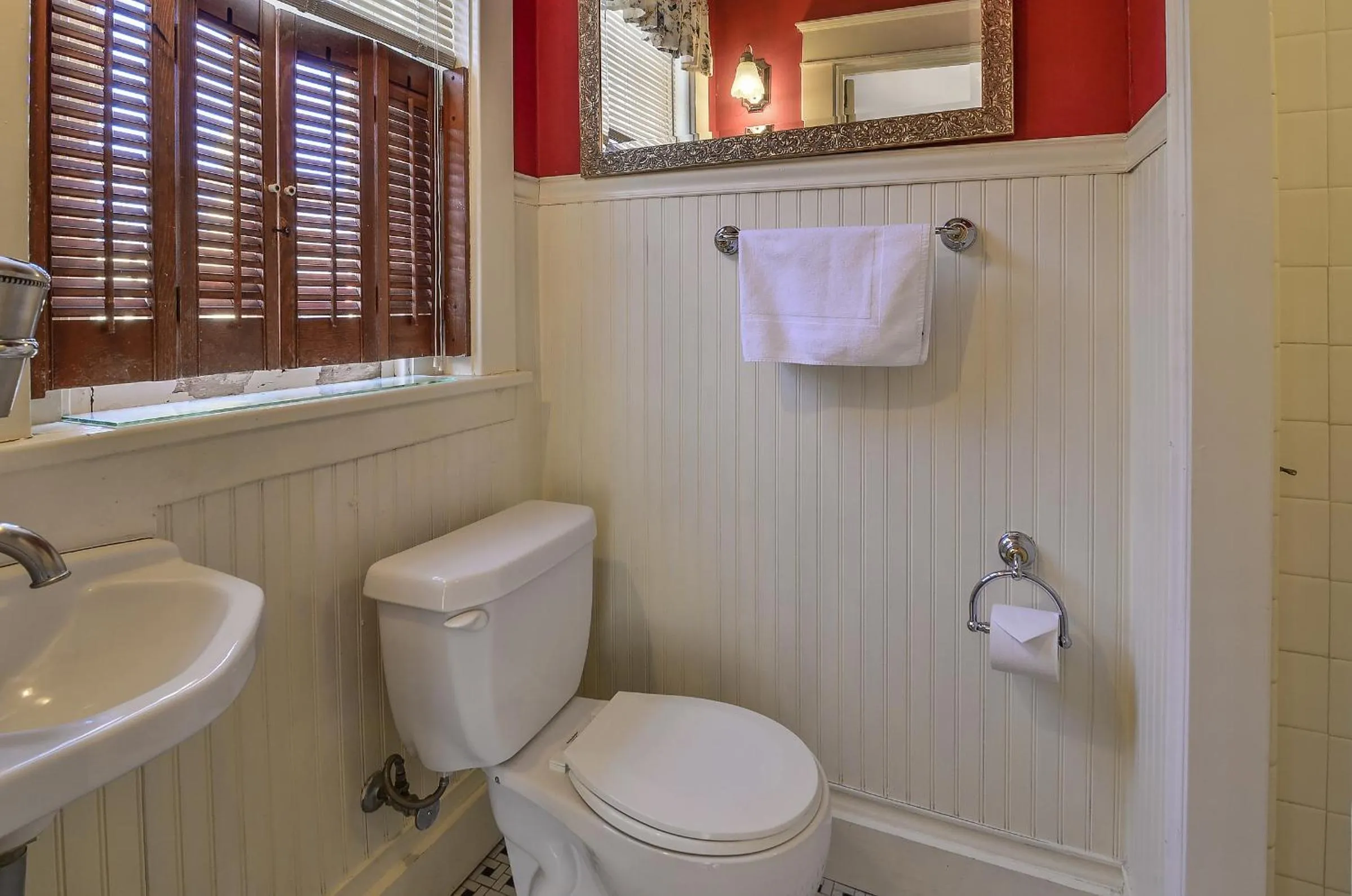 Bathroom in Cedars of Williamsburg Bed & Breakfast