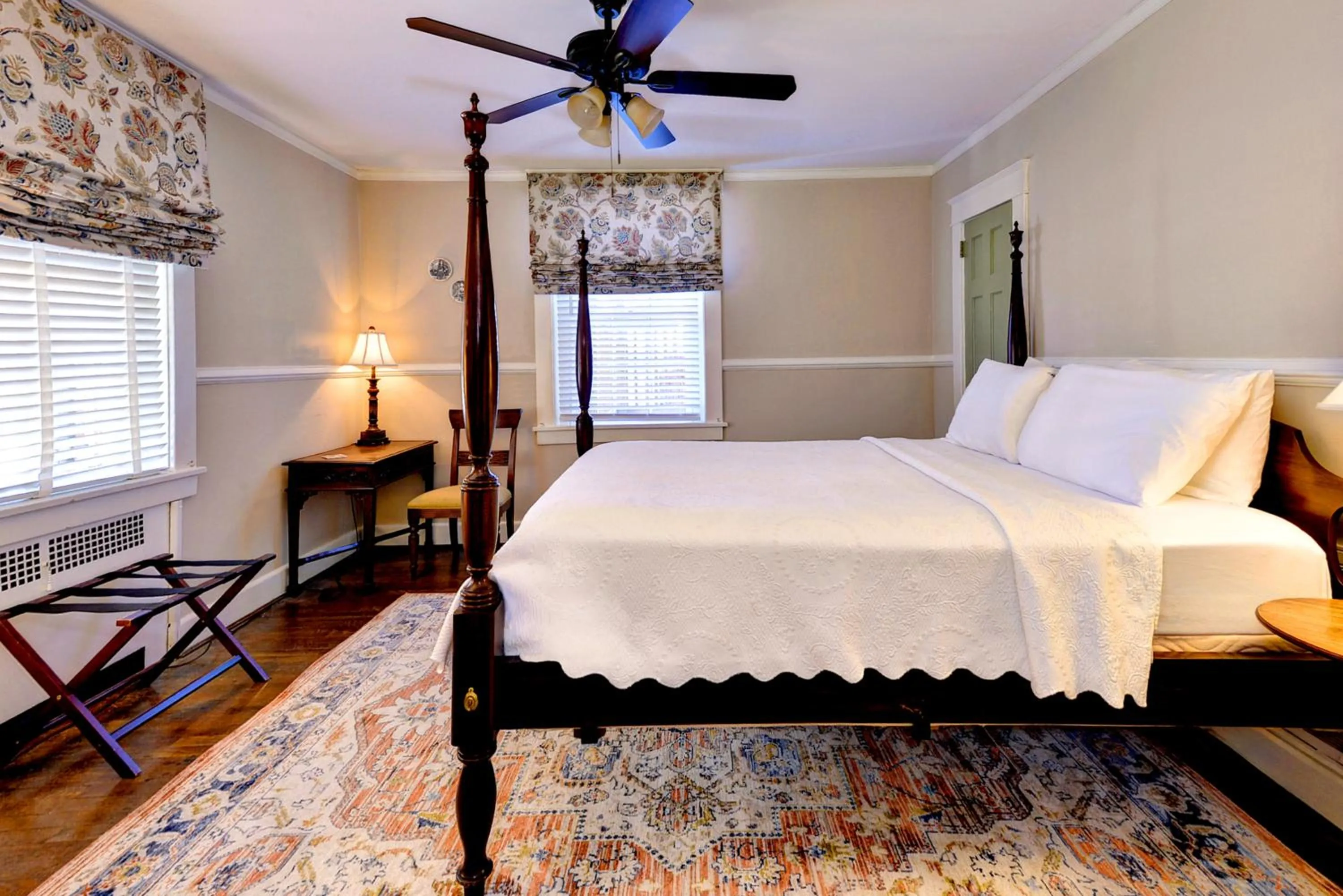 Bed in Cedars of Williamsburg Bed & Breakfast