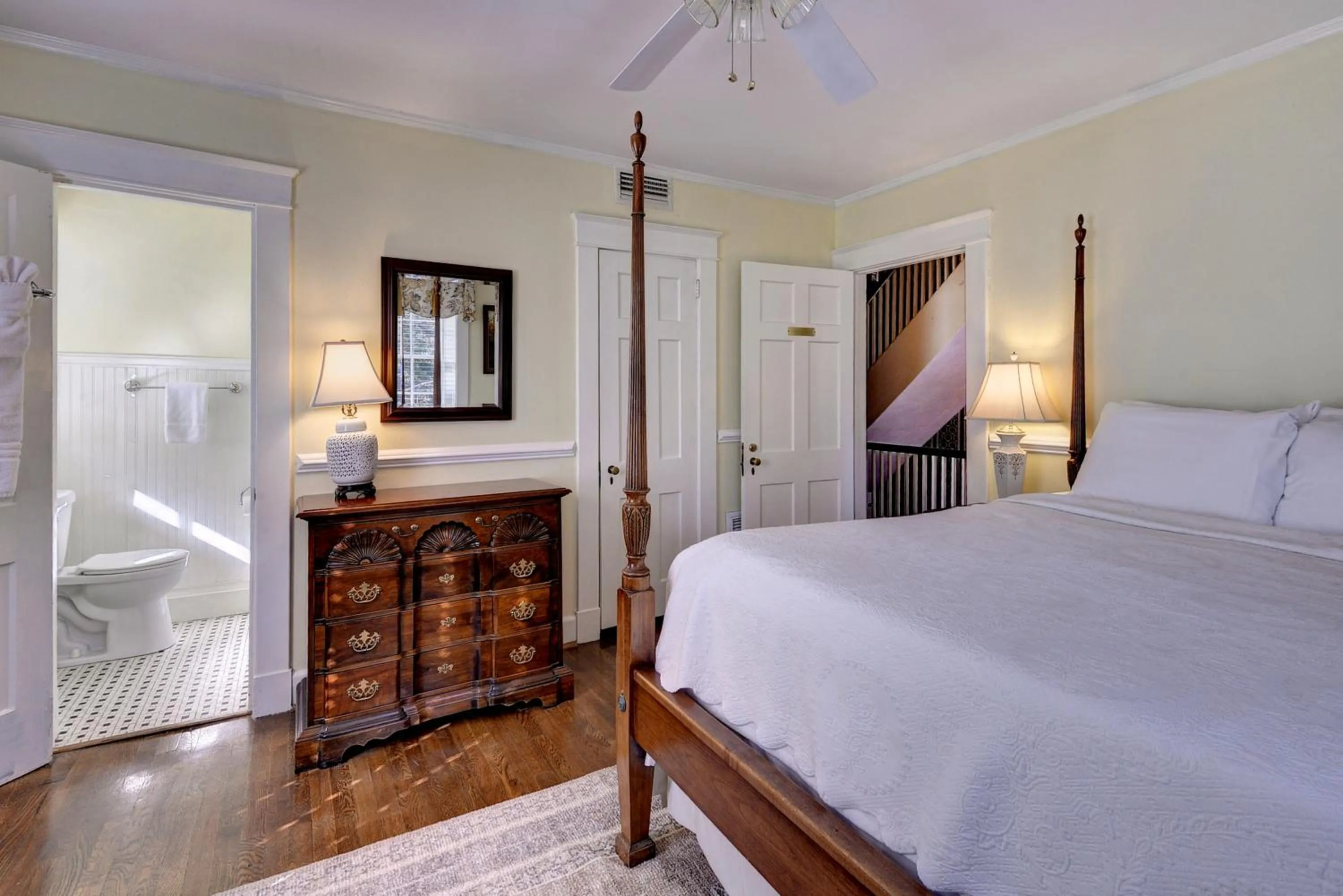 Bed in Cedars of Williamsburg Bed & Breakfast