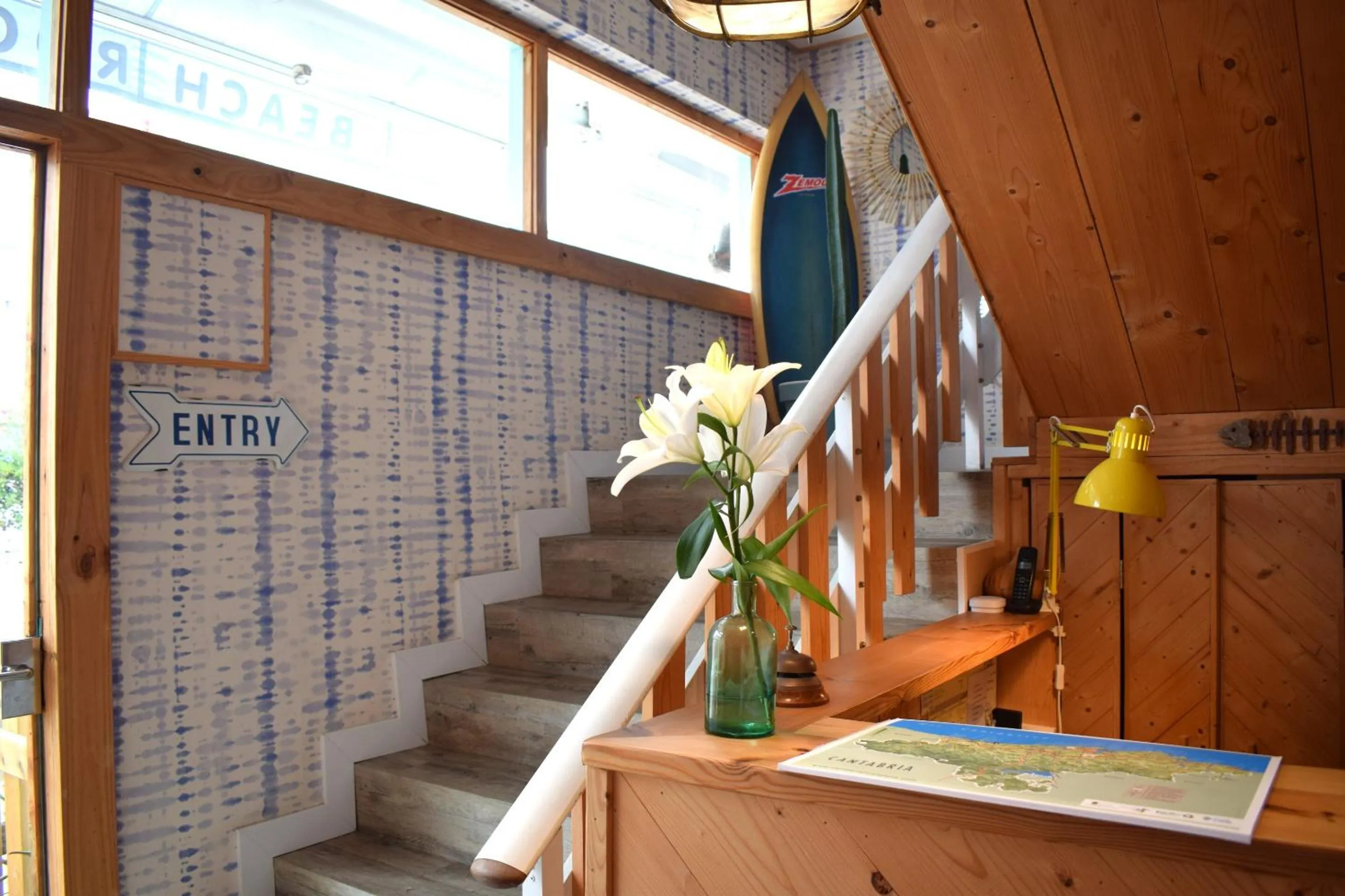 Lobby or reception in La Surfería Suances